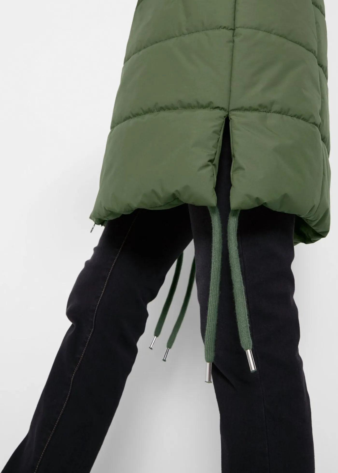 bonprix bonprix Chaquetas Y Abrigos>Abrigo acolchado repelente al agua caqui oscuro