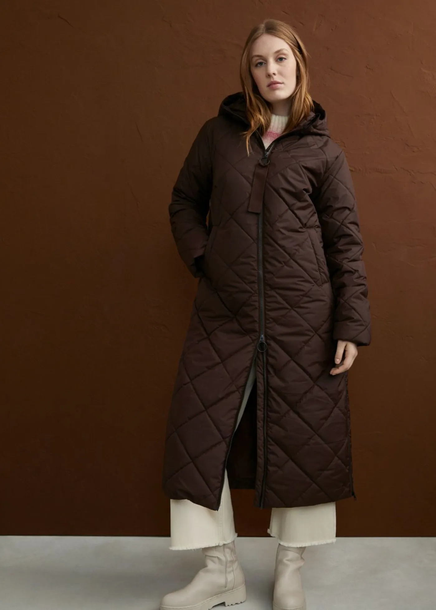 Mujer bonprix bonprix Abrigo acolchado y guateado, largo y con capucha