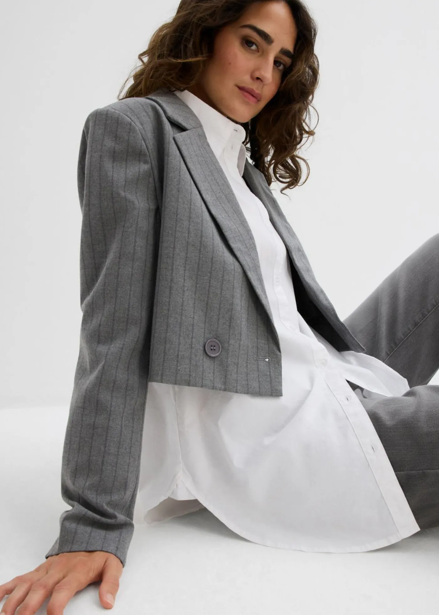 bonprix bonprix Blazers>Americana corta con cuello de solapa gris ahumado-pizarra con rayas