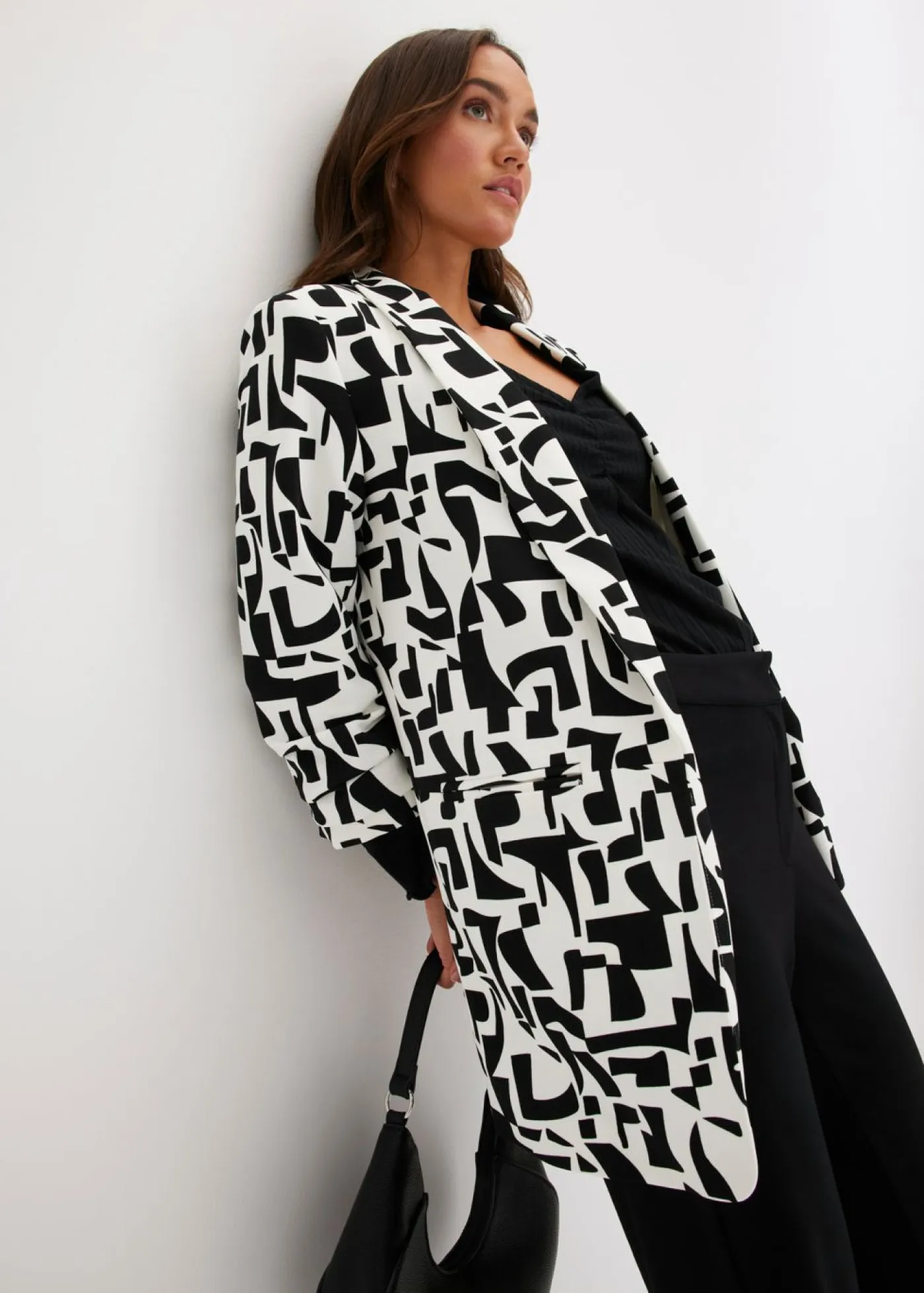 bonprix bonprix Blazers>Americana larga estampada Blanco-negro con estampado gráfico