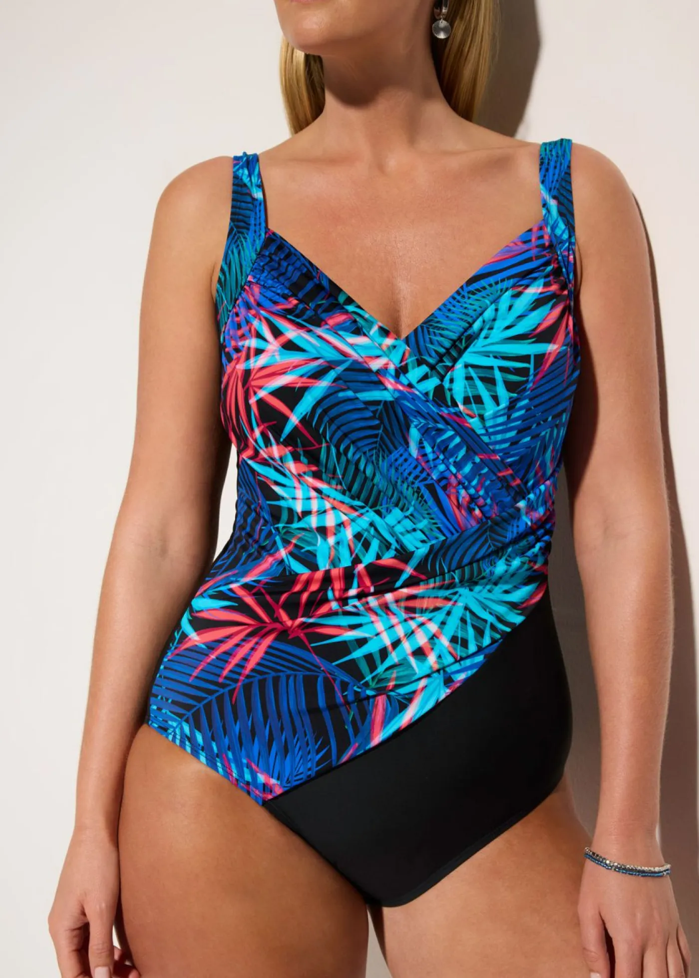 bonprix bonprix Vestidos Moldeadores|Bañadores>Bañador con ligero efecto moldeador en aspecto cruzado negro-azul-rosa caliente