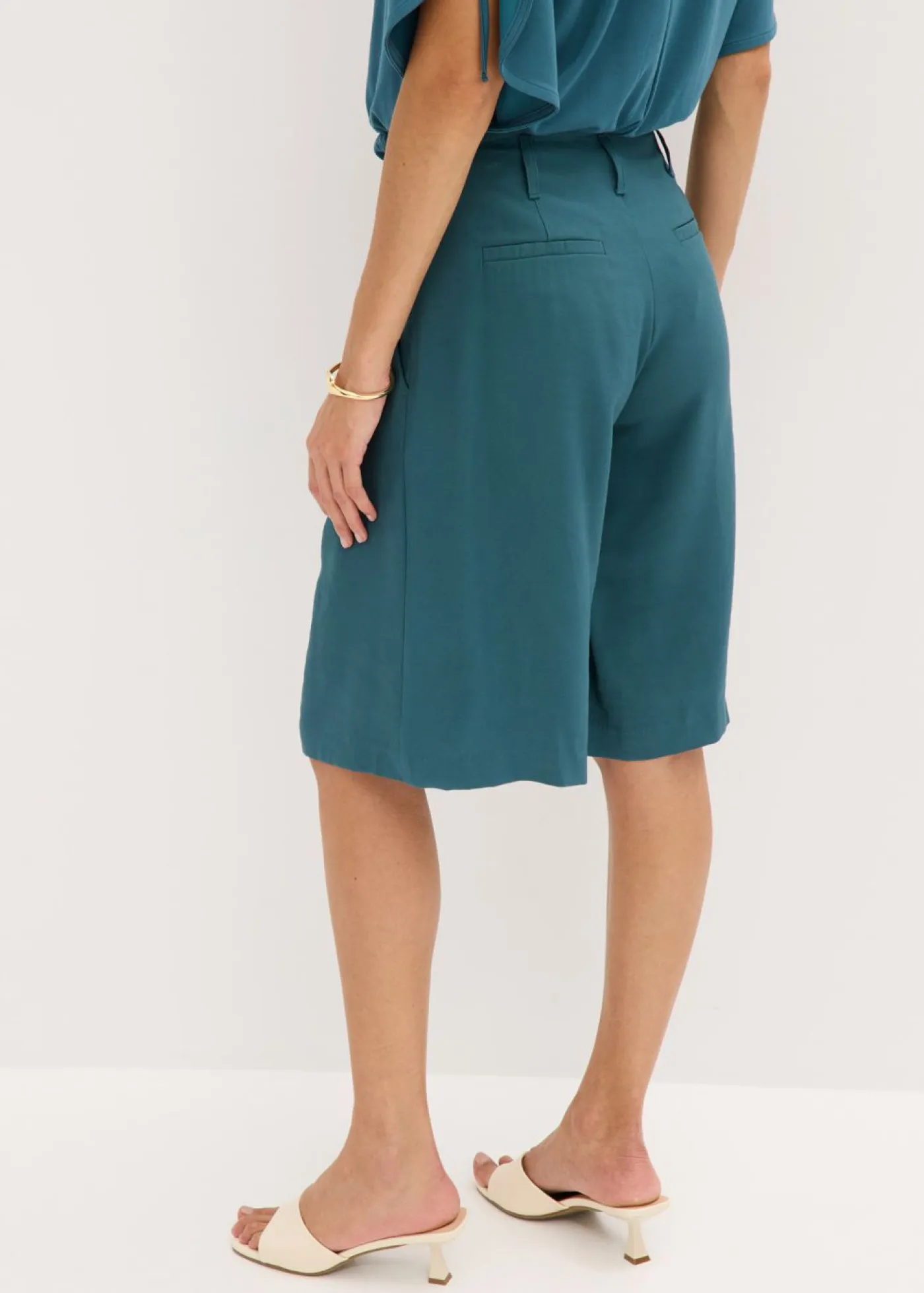 bonprix bonprix Shorts|Pantalones>Bermudas anchas con pinzas verde pimiento