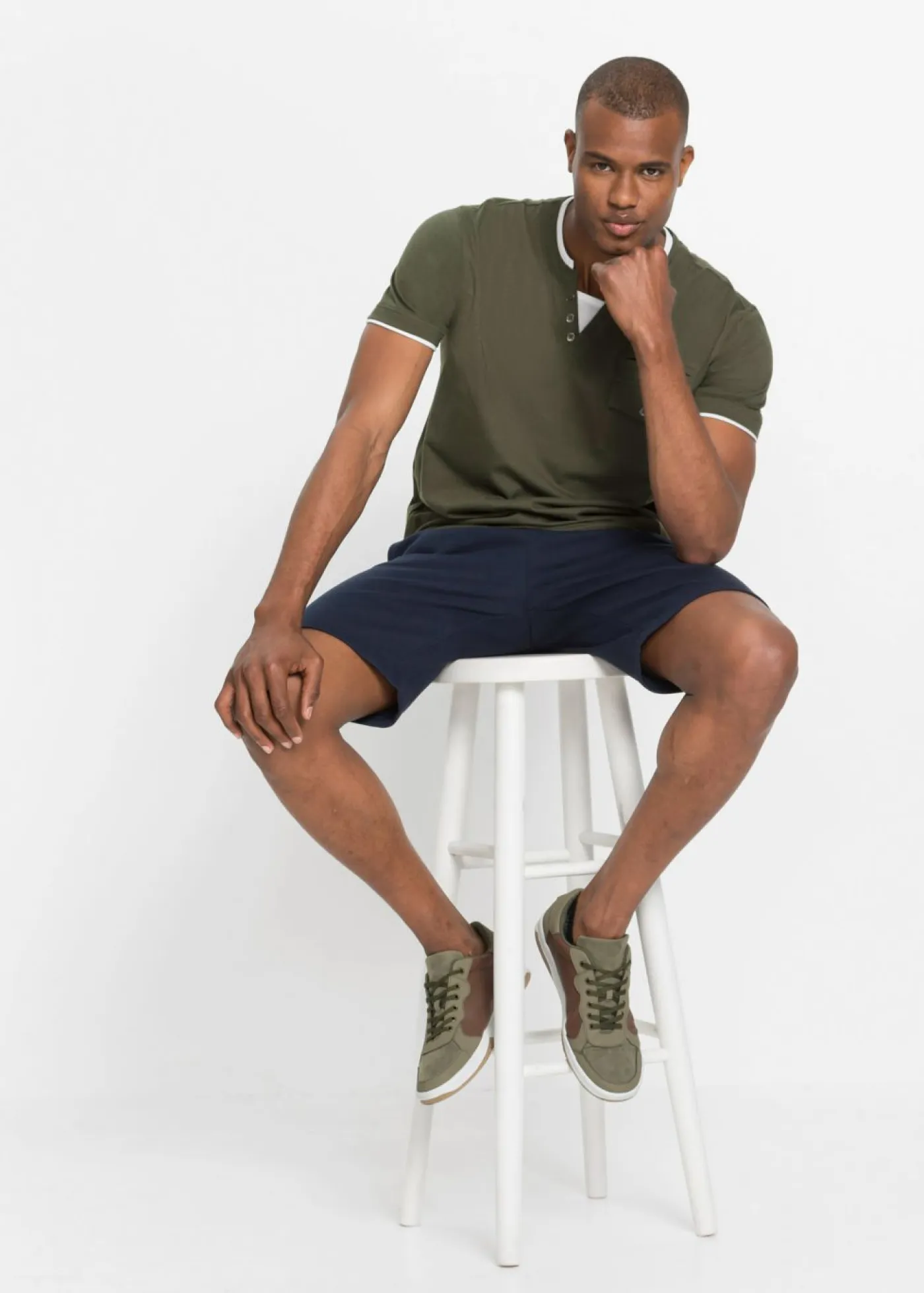 bonprix bonprix Shorts|Básicos En Rebajas>Bermudas de chándal Azul marino