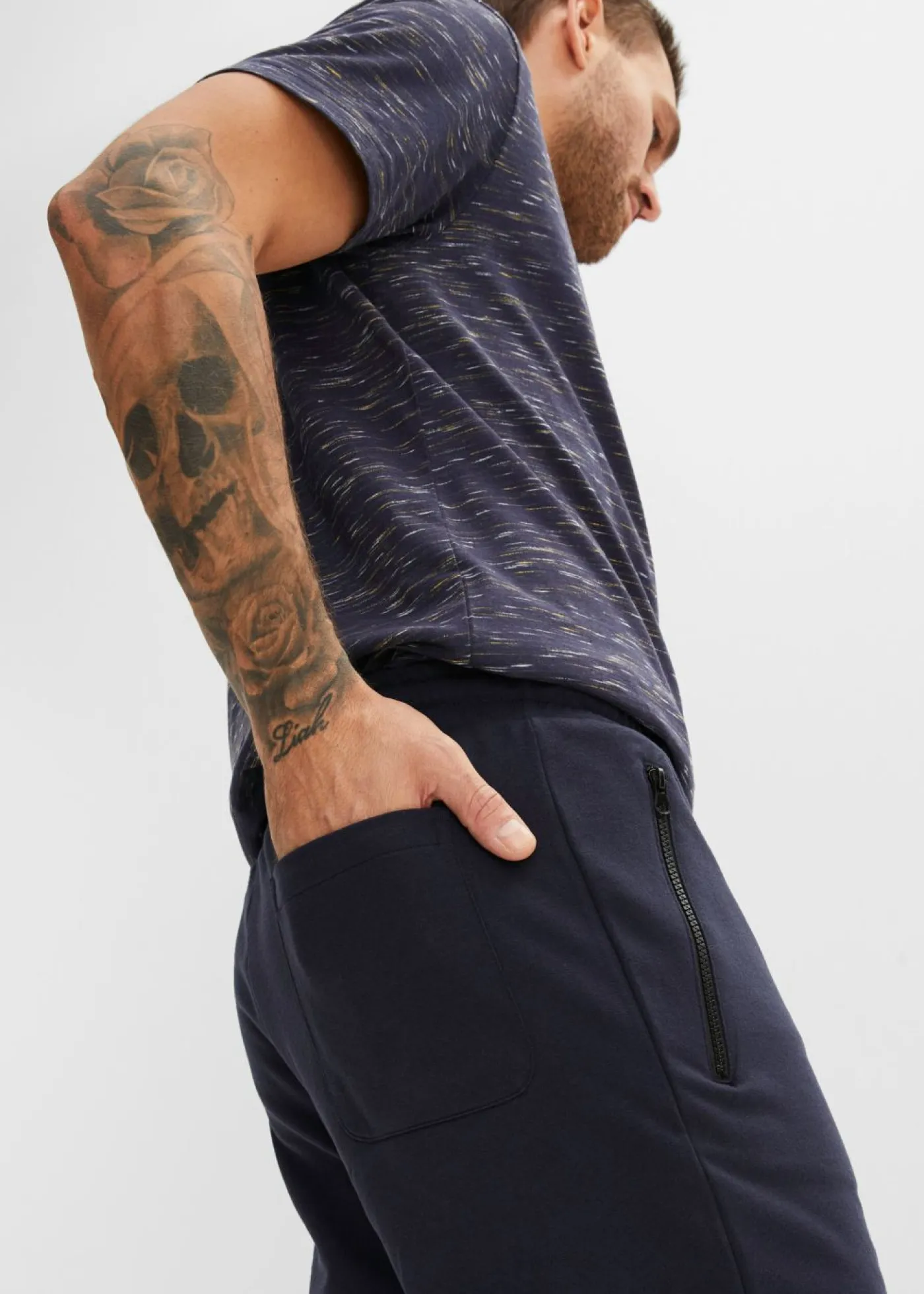 bonprix bonprix Básicos En Rebajas|Ropa Deportiva>Bermudas de chándal con prácticos bolsillos con cremallera Azul marino