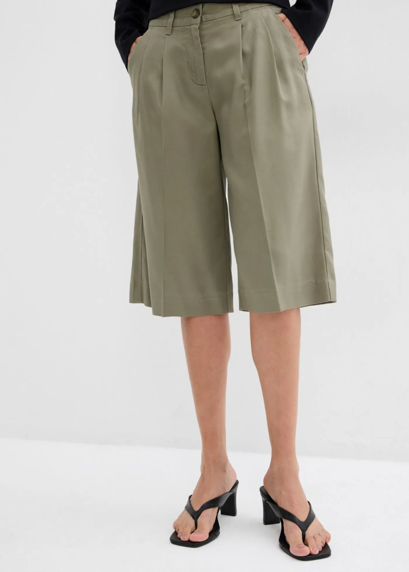 bonprix bonprix Esenciales|Shorts>Bermudas de lyocell fluido verde oliva mate