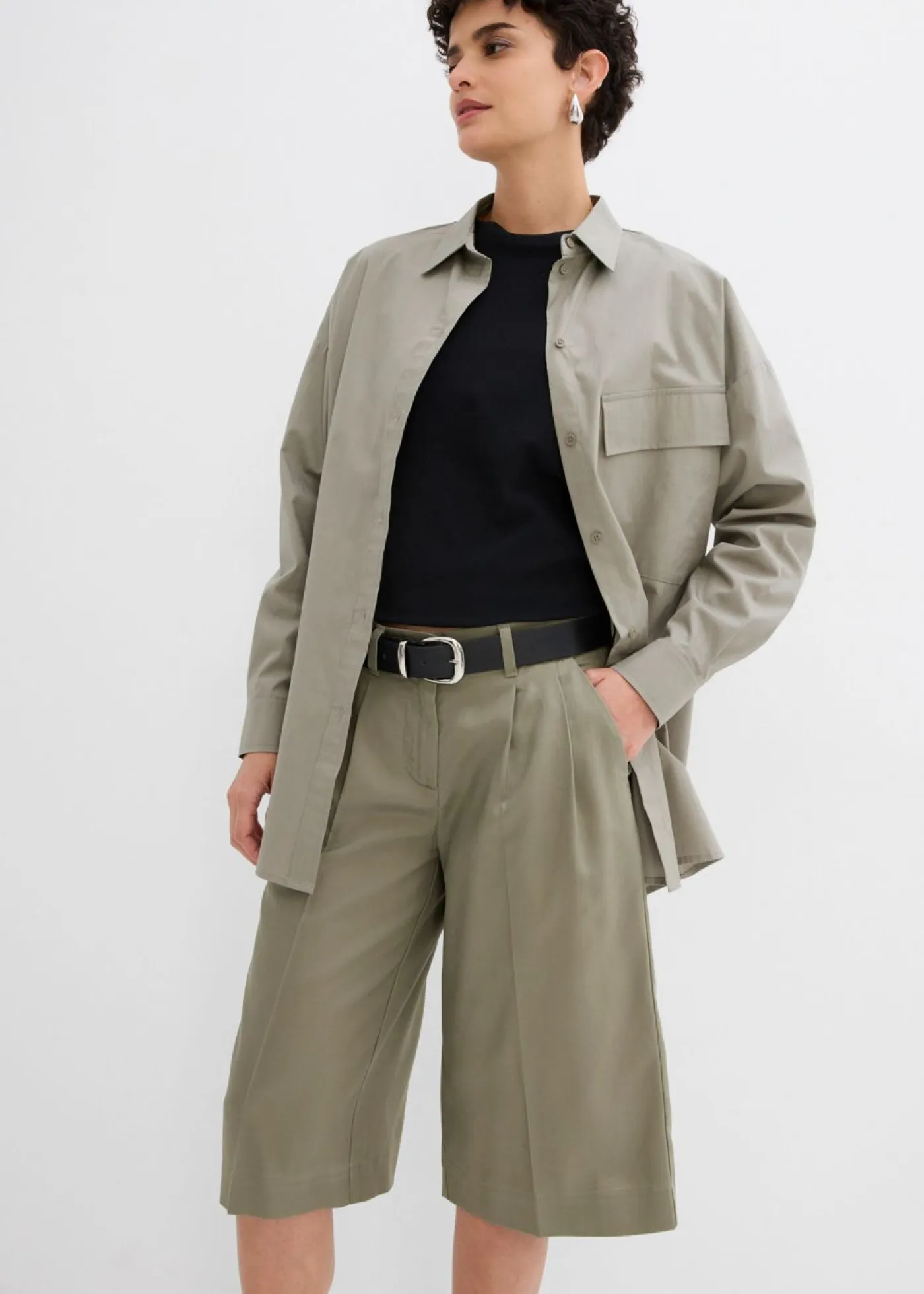 bonprix bonprix Esenciales|Shorts>Bermudas de lyocell fluido verde oliva mate