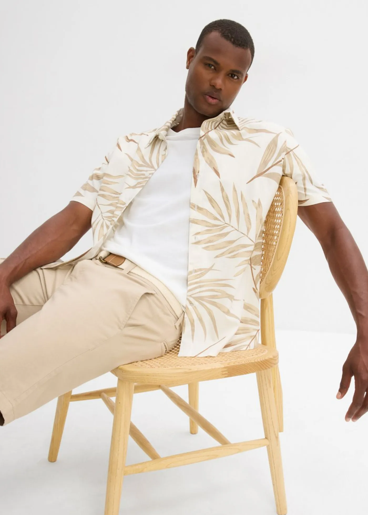 bonprix bonprix Shorts|Pantalones>Bermudas elásticas con cinturón y corte regular arena-azul vaquero