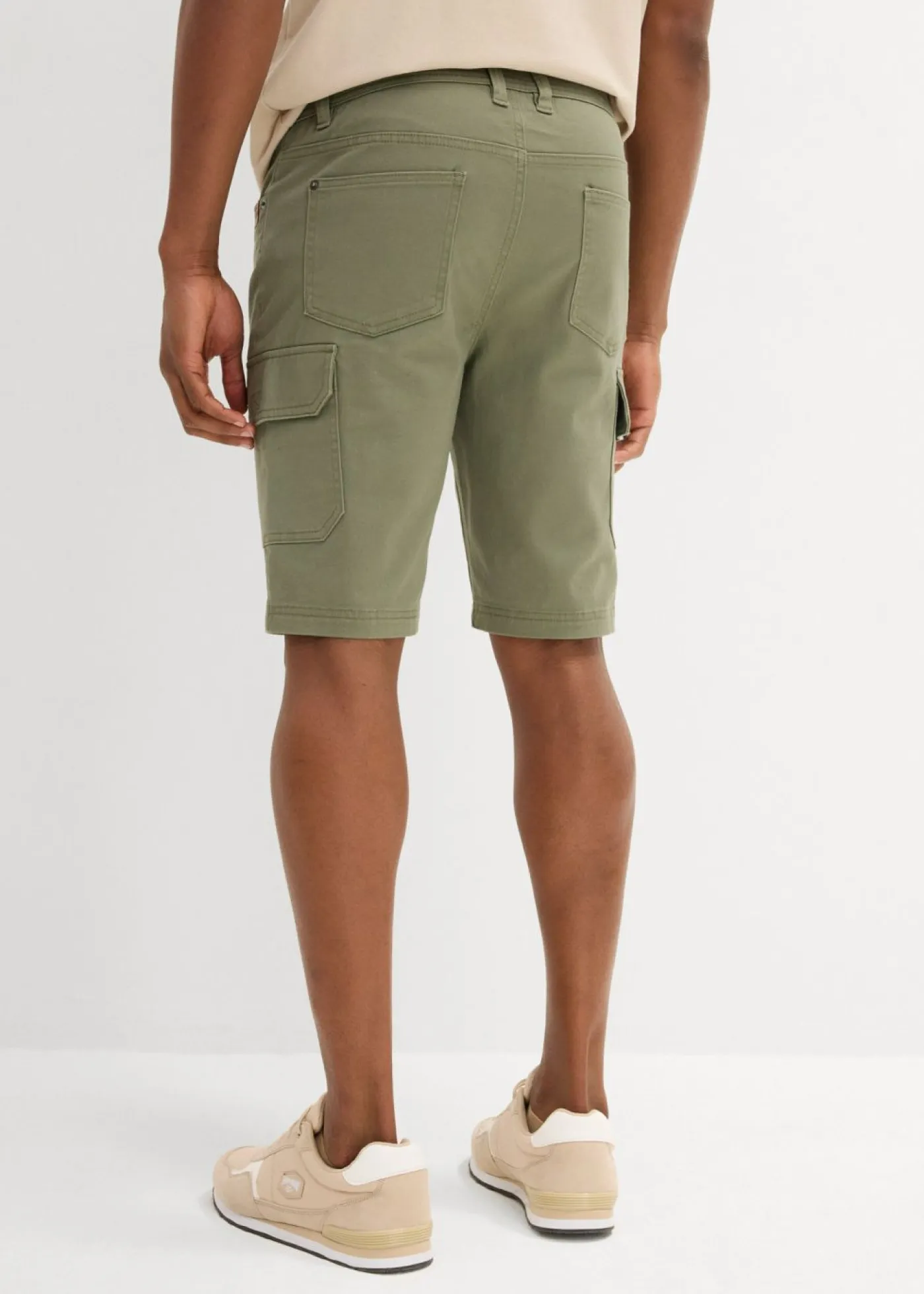 bonprix bonprix Shorts|Pantalones>Bermudas elásticas con corte ajustado Verde oliva