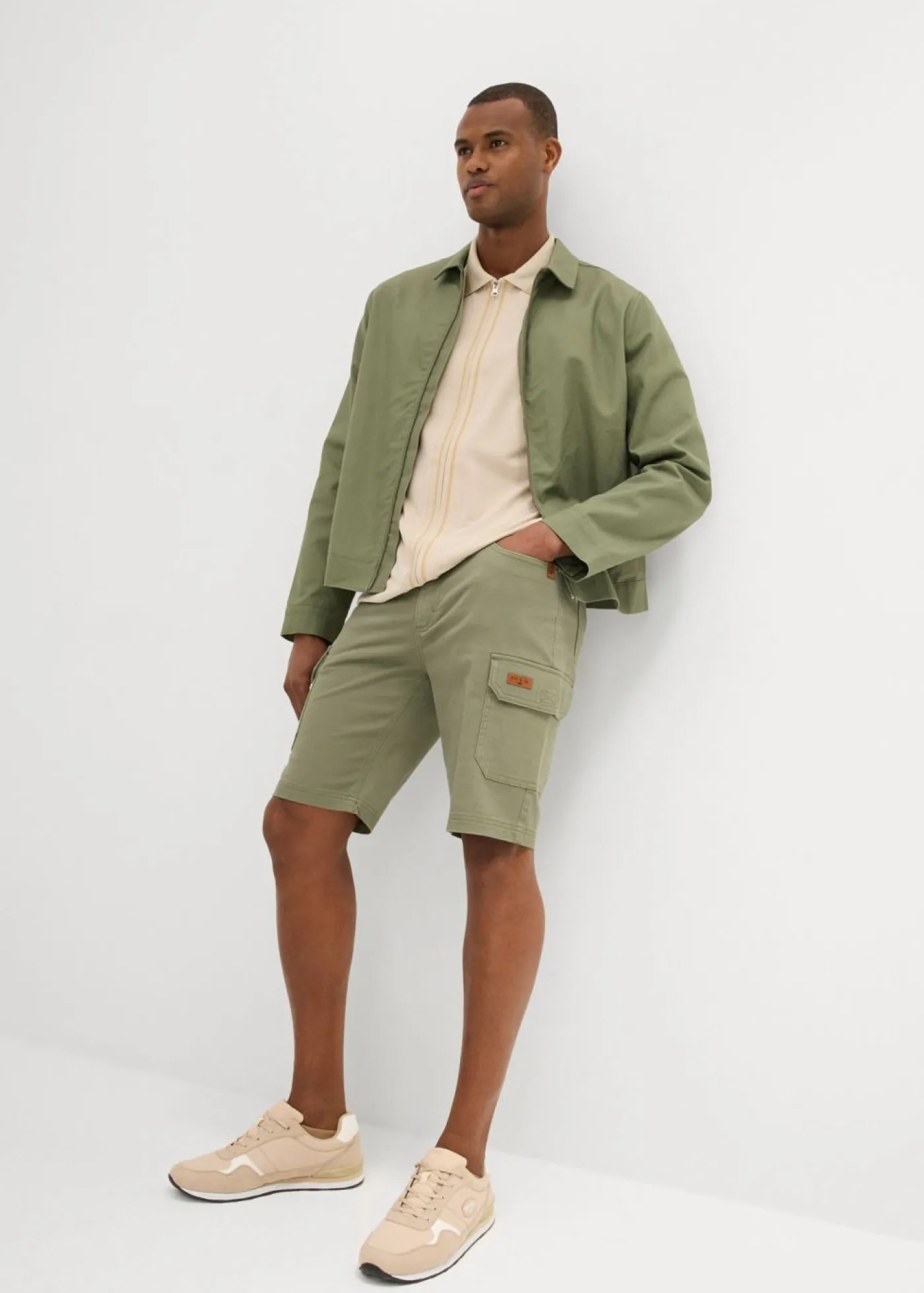 bonprix bonprix Shorts|Pantalones>Bermudas elásticas con corte ajustado Verde oliva