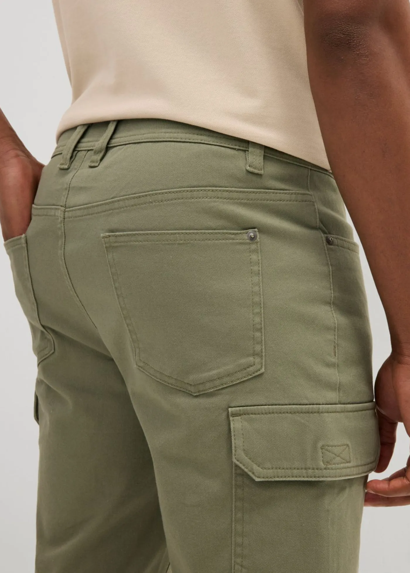 bonprix bonprix Shorts|Pantalones>Bermudas elásticas con corte ajustado Verde oliva