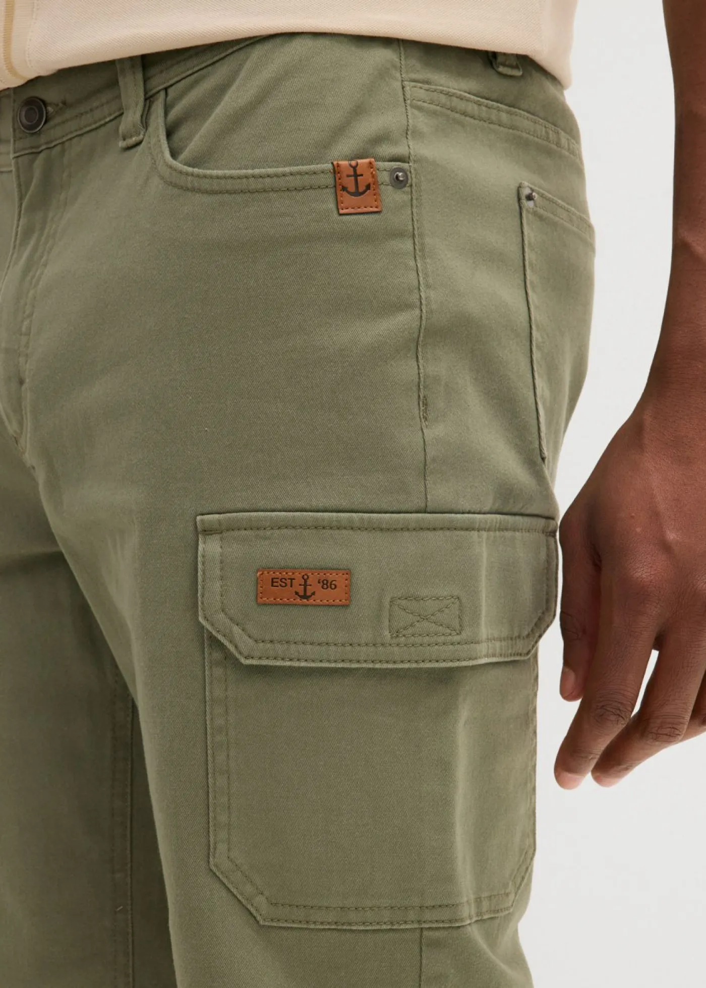 bonprix bonprix Shorts|Pantalones>Bermudas elásticas con corte ajustado Verde oliva