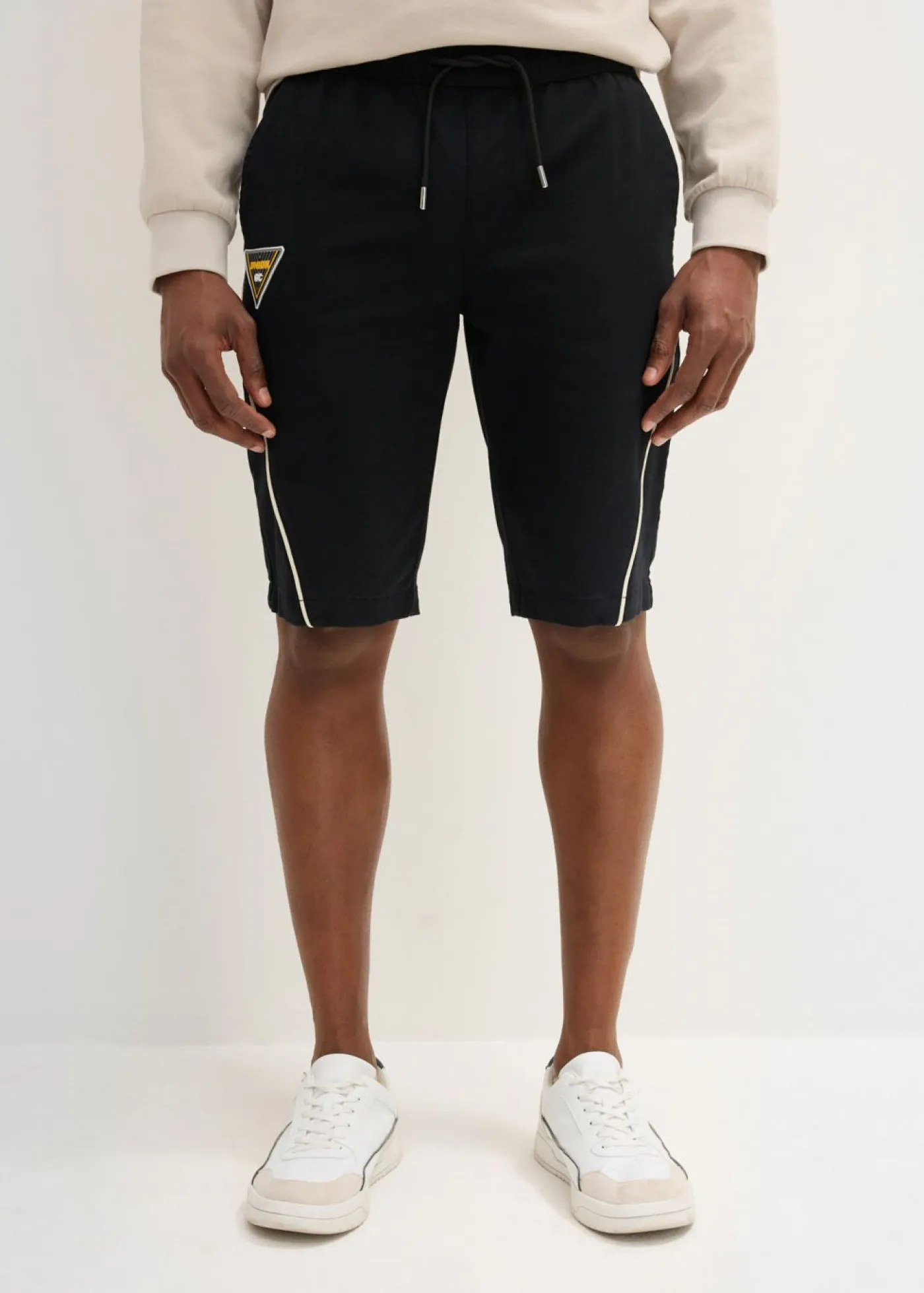 bonprix bonprix Shorts|Pantalones>Bermudas elásticas sin cierre con corte holgado Negro-blanco lana