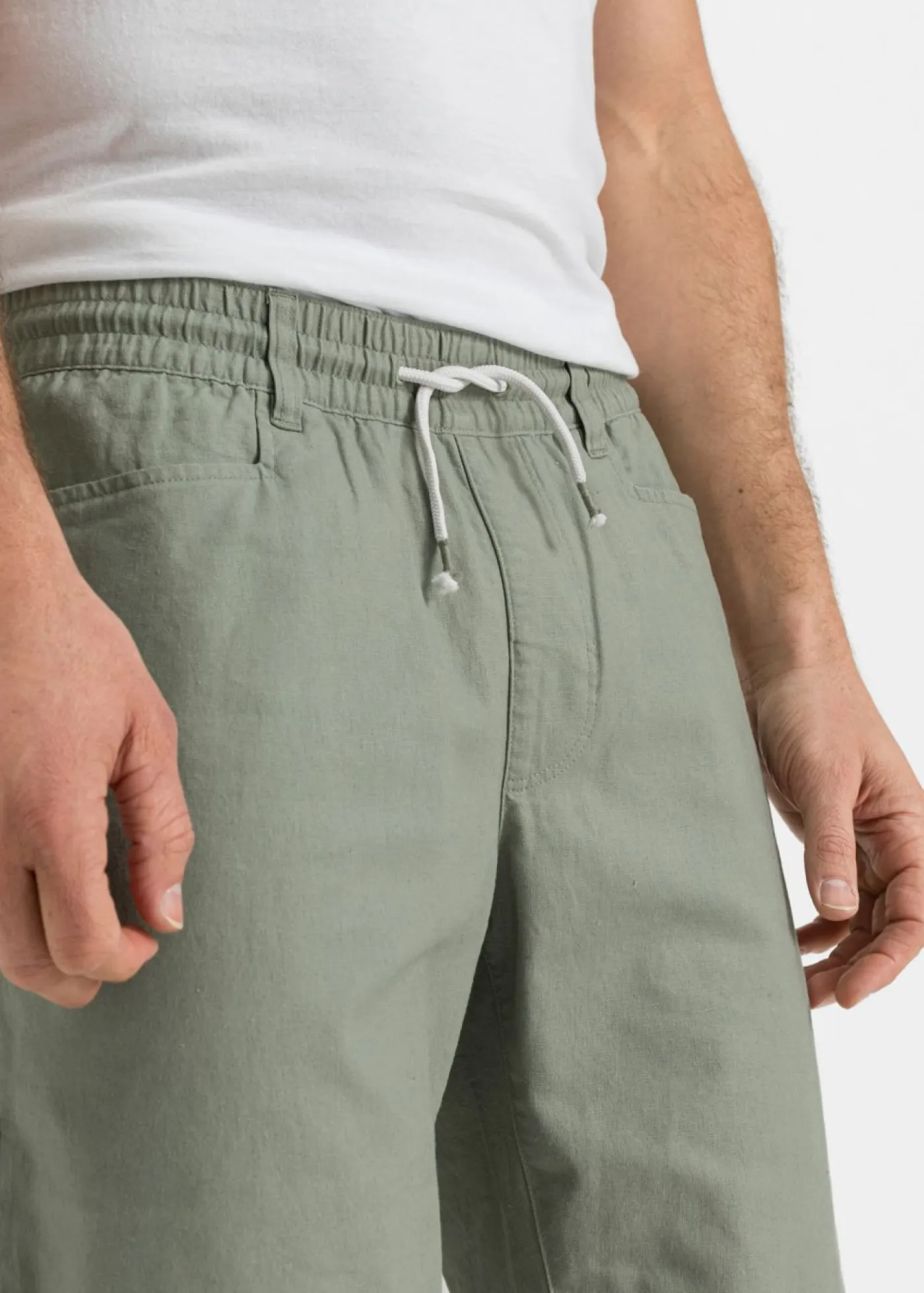 bonprix bonprix Shorts|Pantalones>Bermudas sin cierre de mezcla de lino con corte regular Verde alga