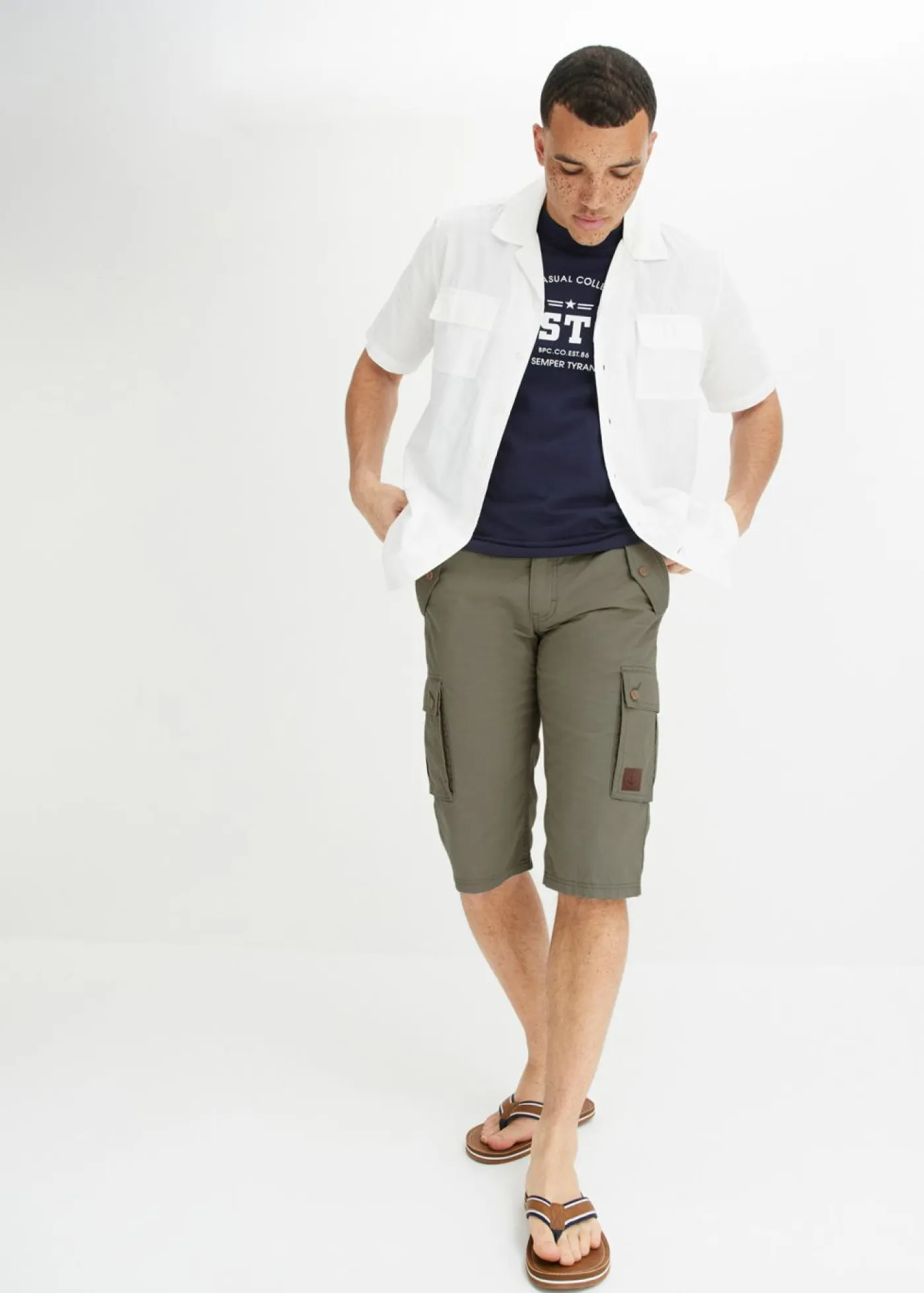 bonprix bonprix Shorts|Pantalones>Bermudas tipo cargo de algodón puro con corte regular verde oliva mate