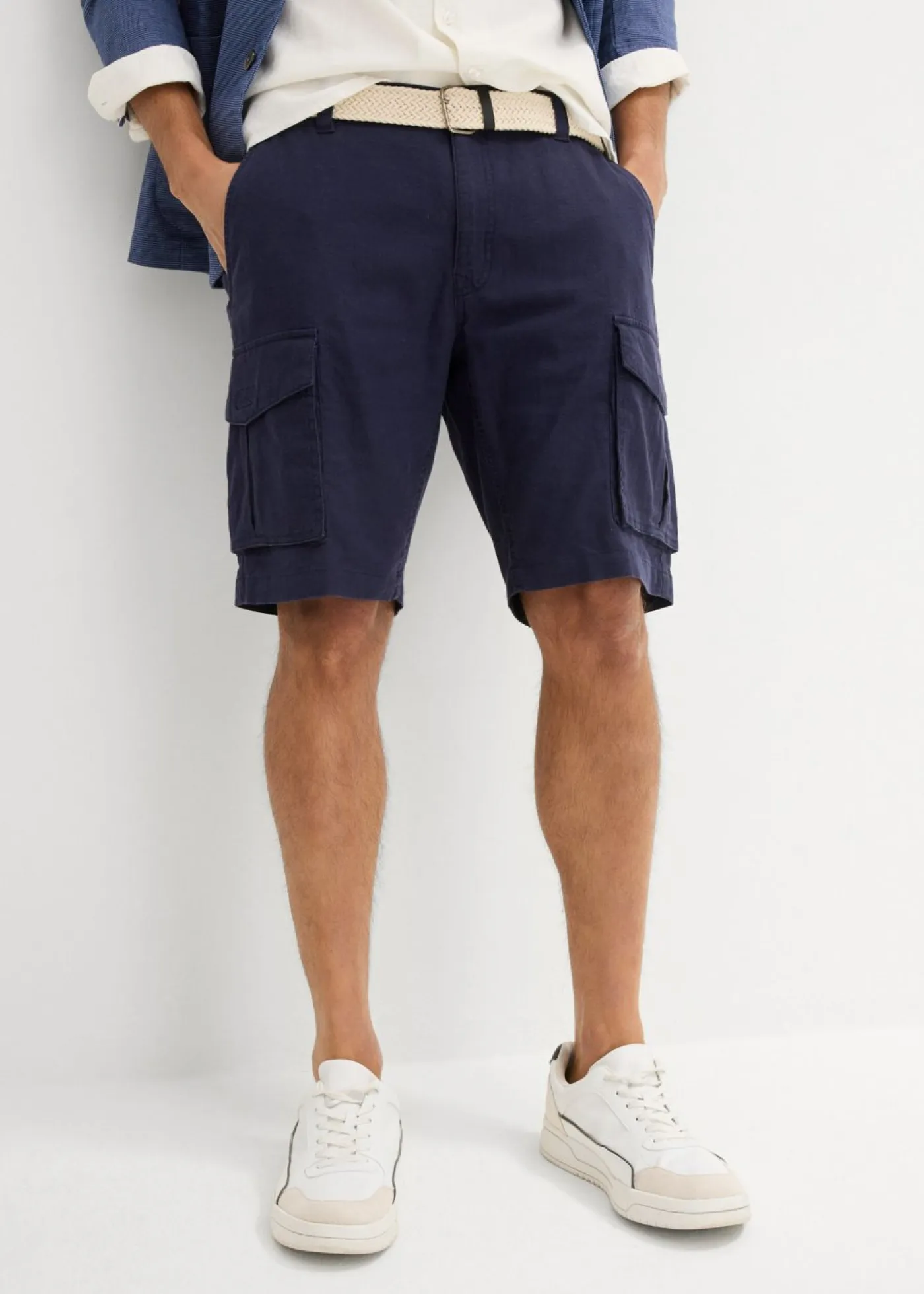 bonprix bonprix Shorts|Básicos En Rebajas>Bermudas tipo cargo de mezcla de lino con corte regular y cinturón Azul marino