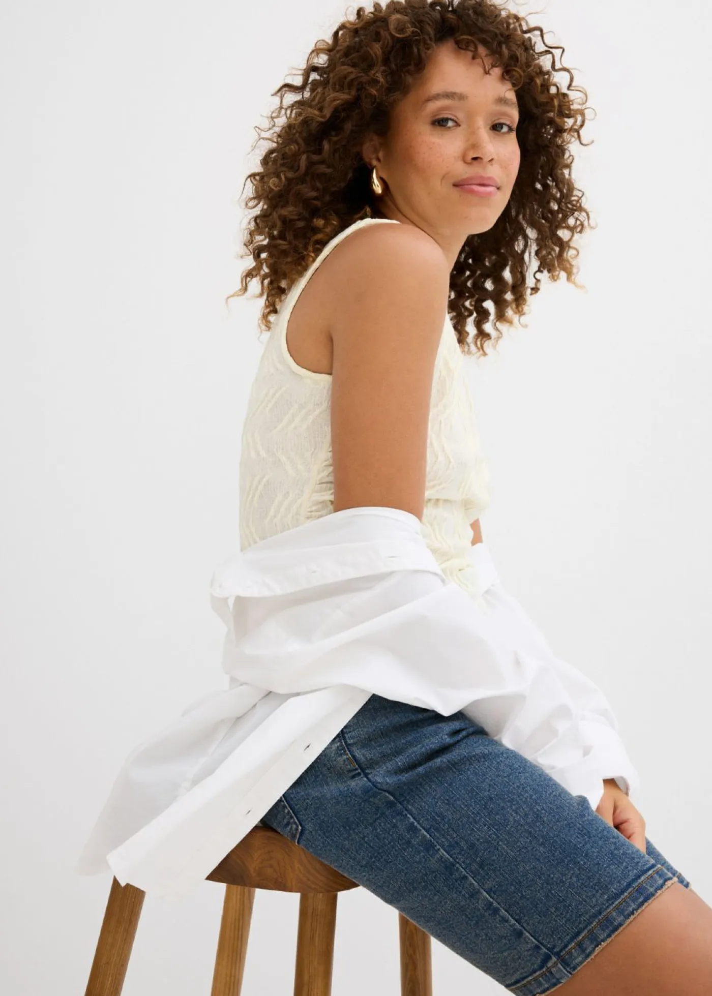 bonprix bonprix Shorts|Vaqueros>Bermudas vaqueras de talle medio azul piedra-beige nuevo usado