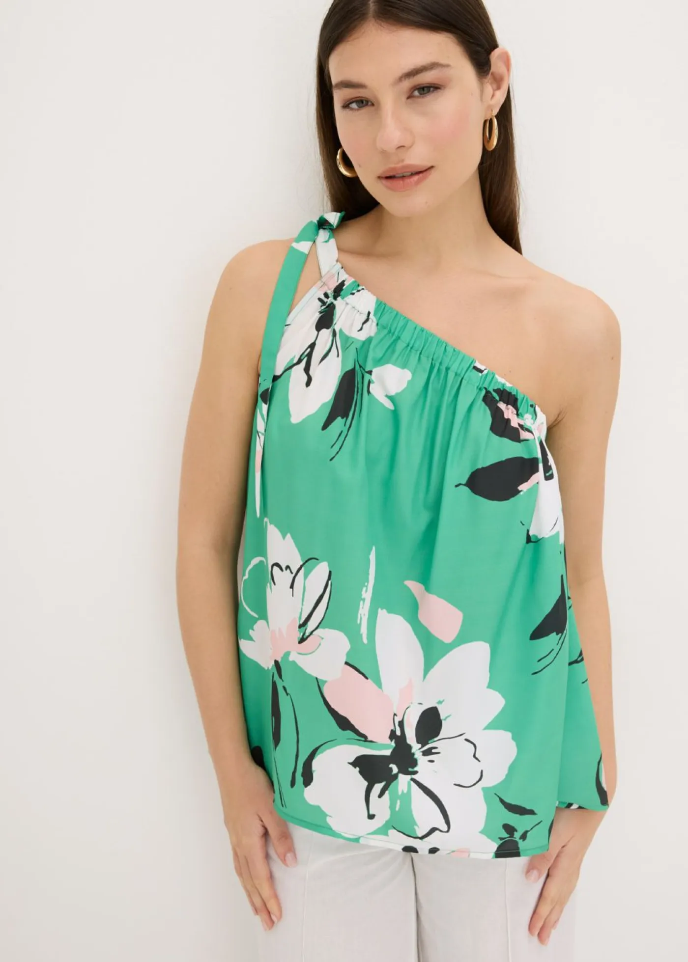 bonprix bonprix Camisas Y Blusas|Camisetas>Blusa con un hombro al descubierto verde con flores