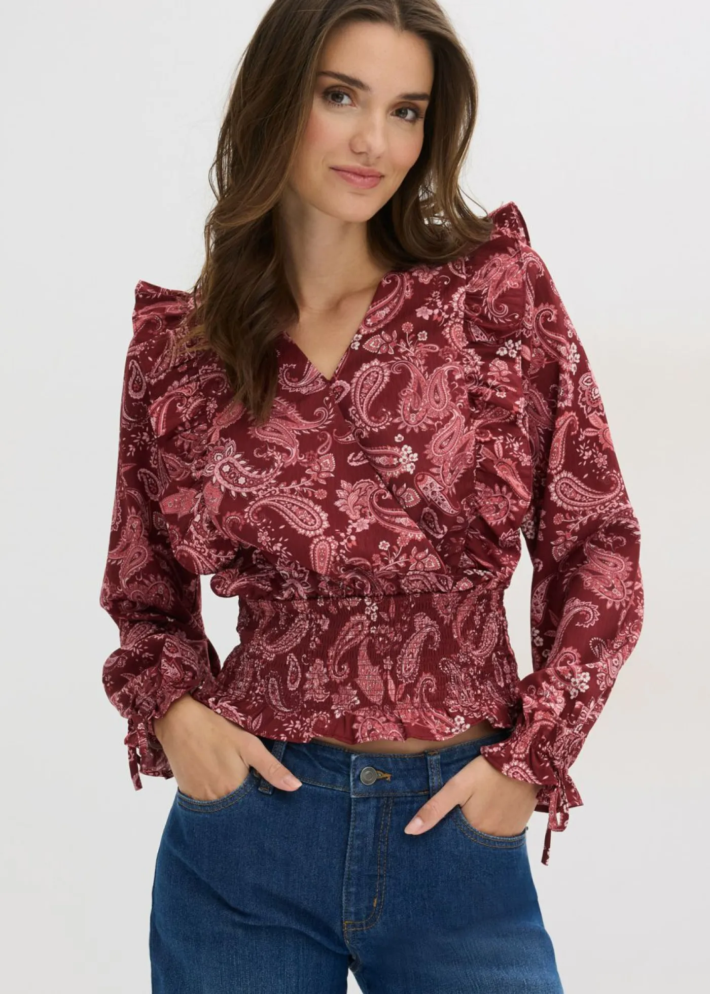 bonprix bonprix Camisas Y Blusas>Blusa con volantes y nido de abeja Rojo rubí con patrón paisley