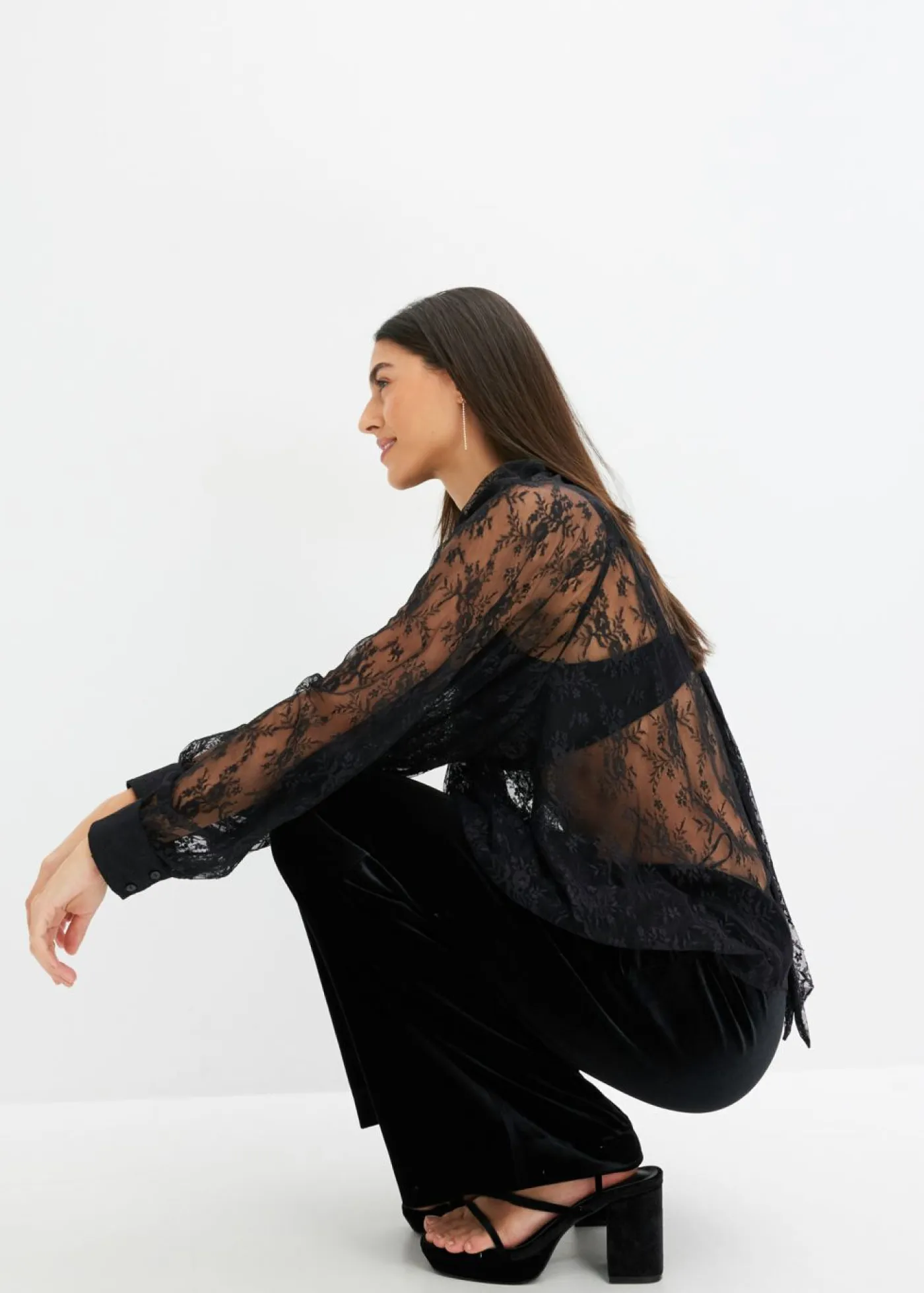 Mujer bonprix bonprix Blusa de encaje con ligeras transparencias