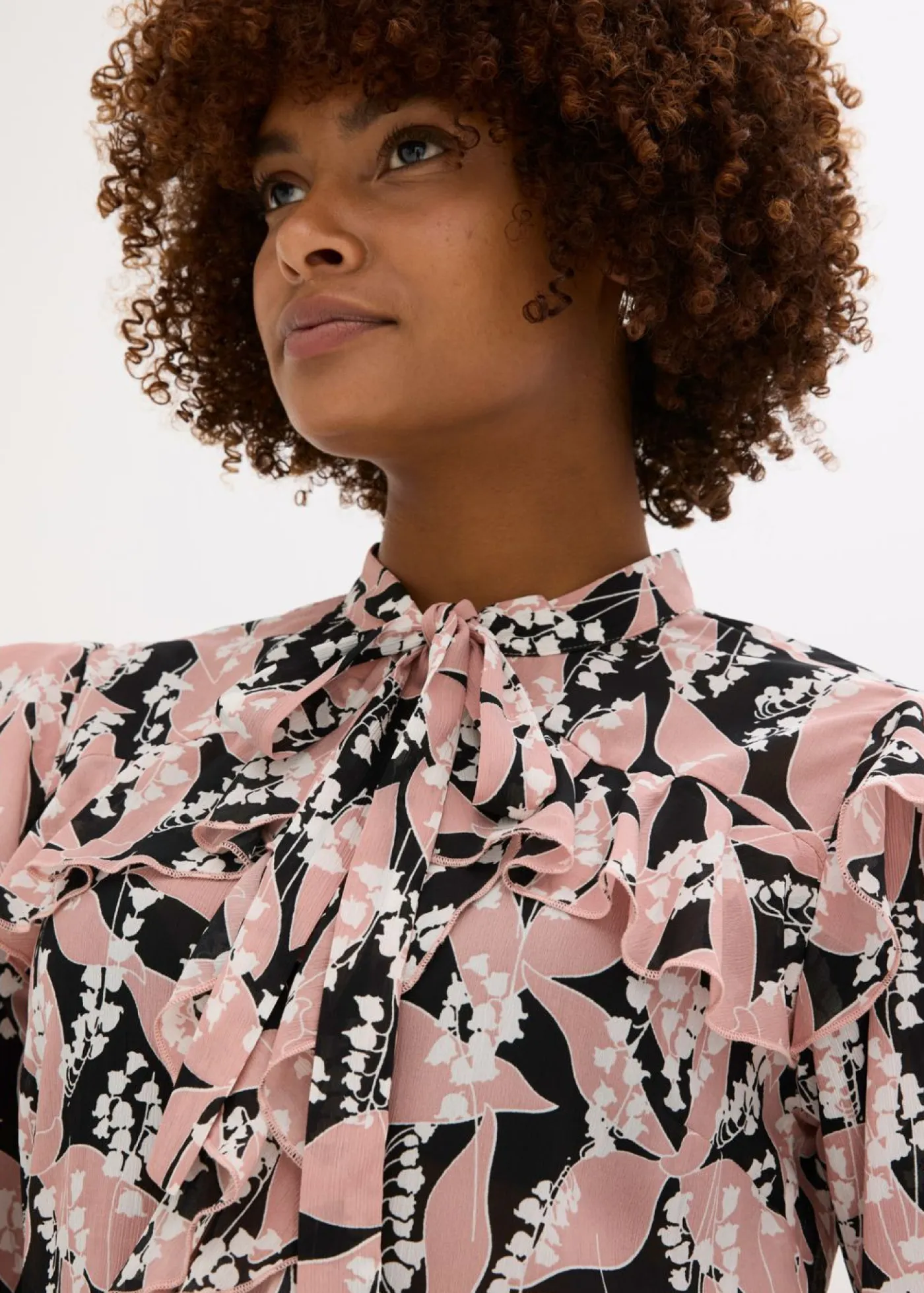 bonprix bonprix Camisas Y Blusas>Blusa de gasa con volantes Negro-rosa palo