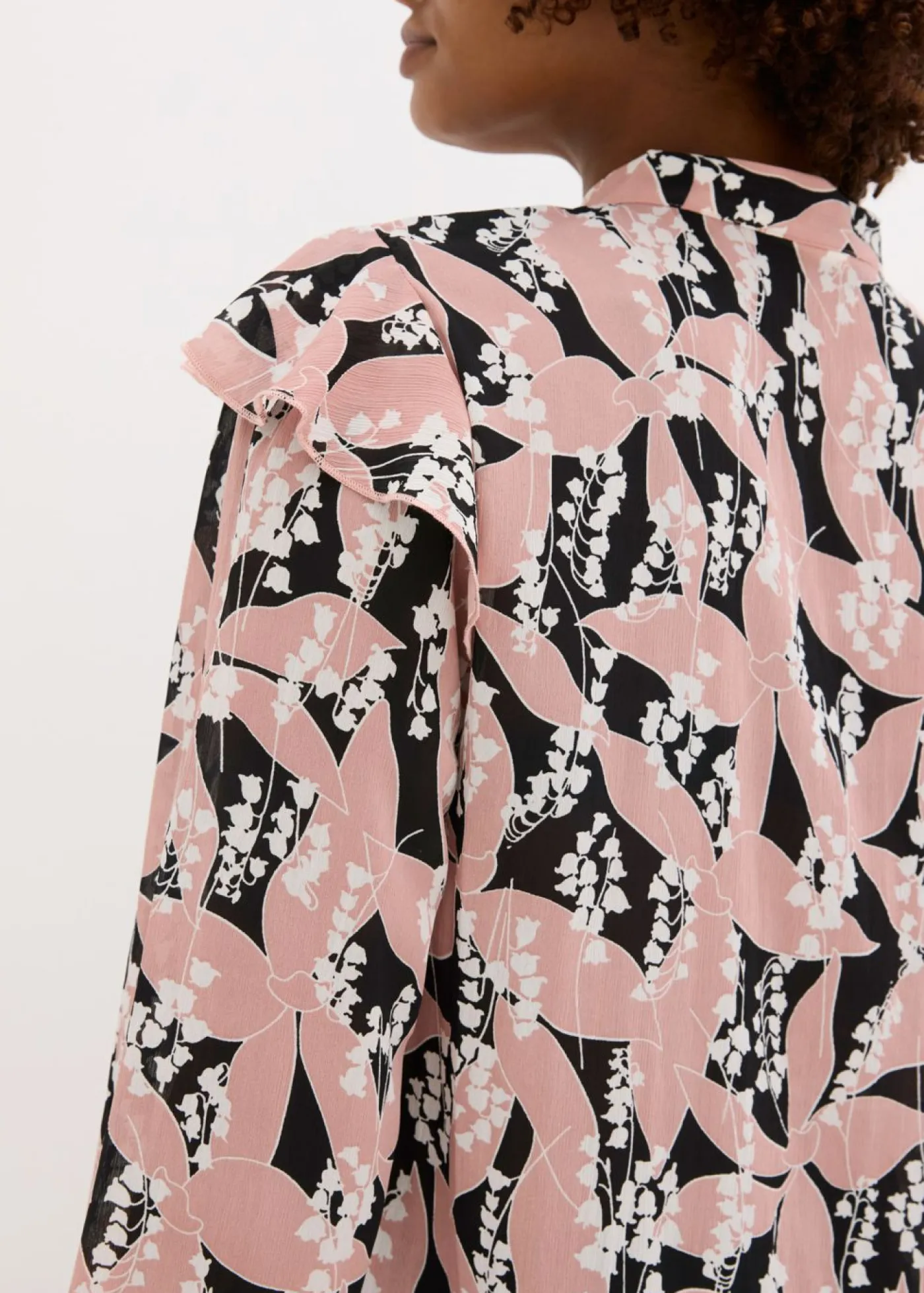 bonprix bonprix Camisas Y Blusas>Blusa de gasa con volantes Negro-rosa palo