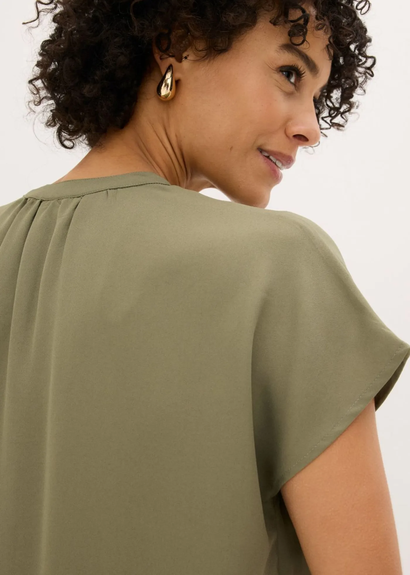 Mujer bonprix bonprix Blusa de manga corta con botones ocultos