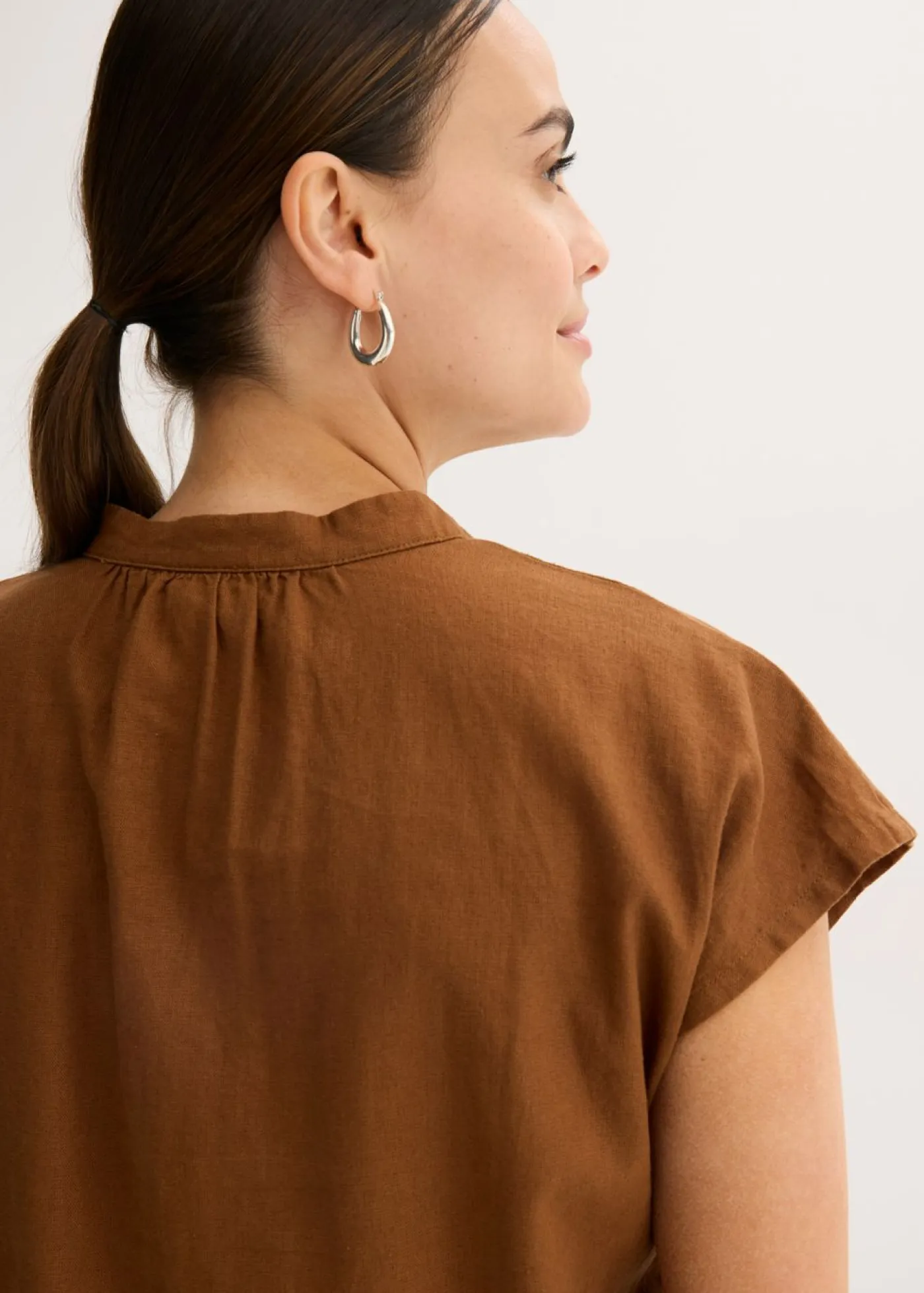 bonprix bonprix Camisas Y Blusas>Blusa de manga corta de mezcla de lino vaporoso marrón