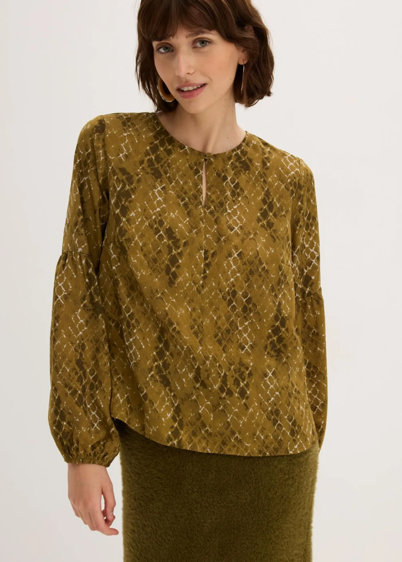 bonprix bonprix Camisas Y Blusas>Blusa de satén fluido verde oliva/verde tierra estampado