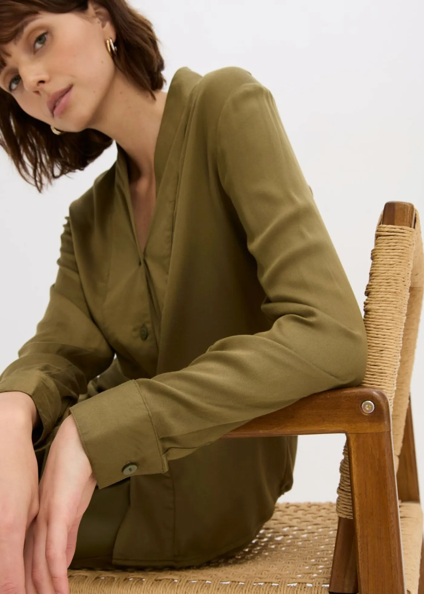 bonprix bonprix Camisas Y Blusas>Blusa de satén fluido Oliva