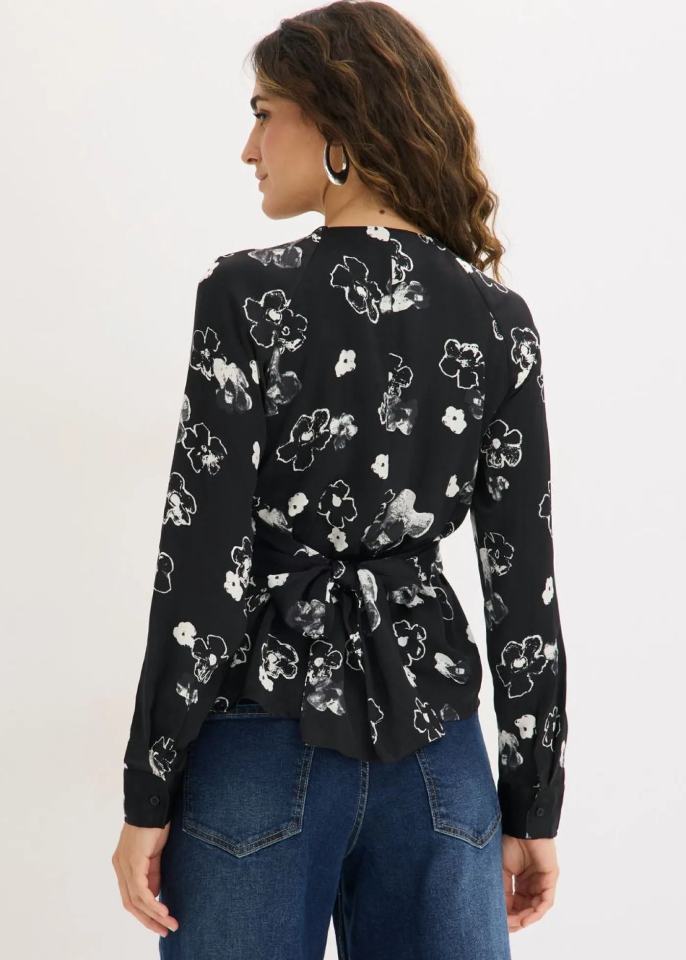 bonprix bonprix Camisas Y Blusas>Blusa de satén fluido Negro con flores
