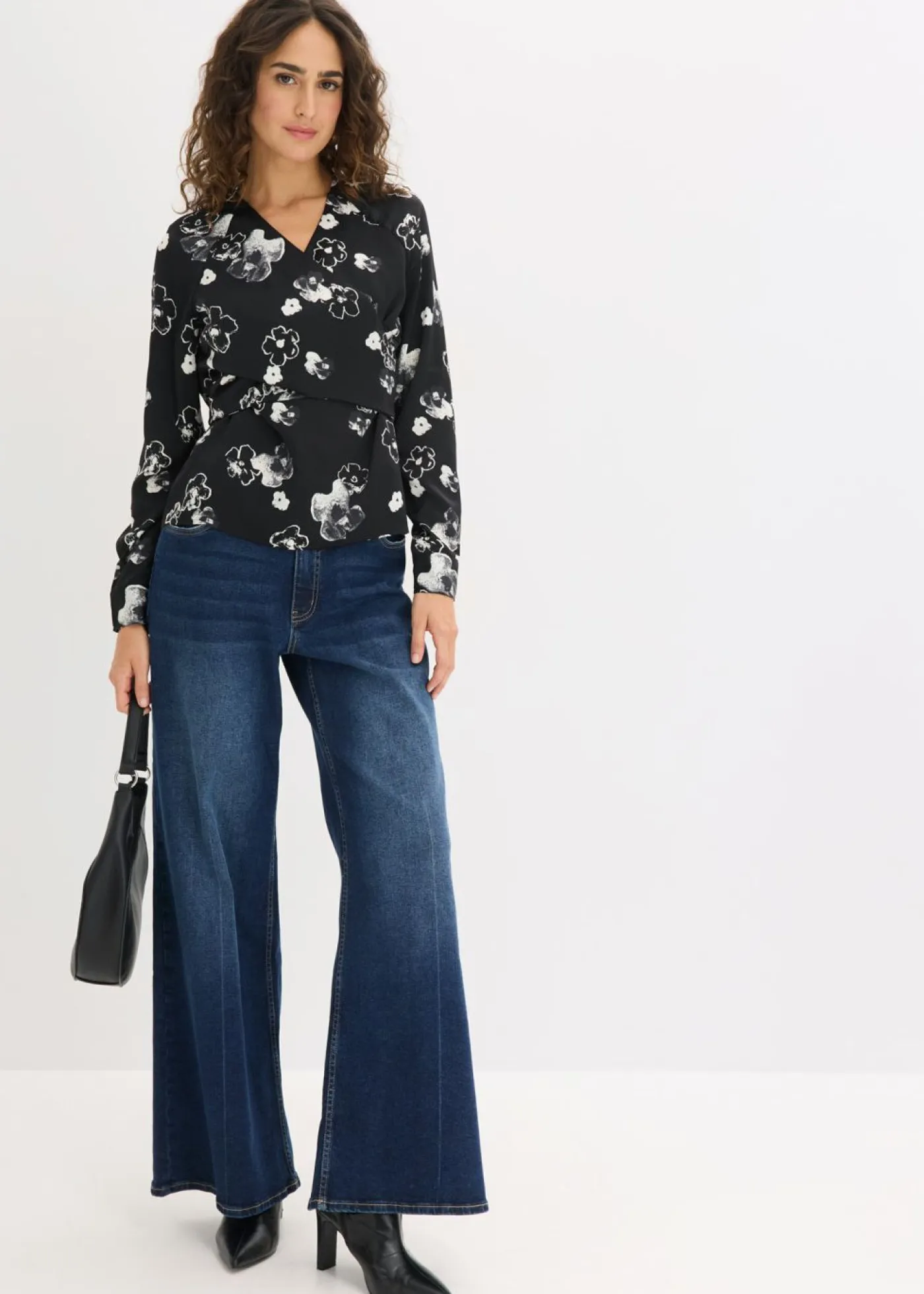 bonprix bonprix Camisas Y Blusas>Blusa de satén fluido Negro con flores