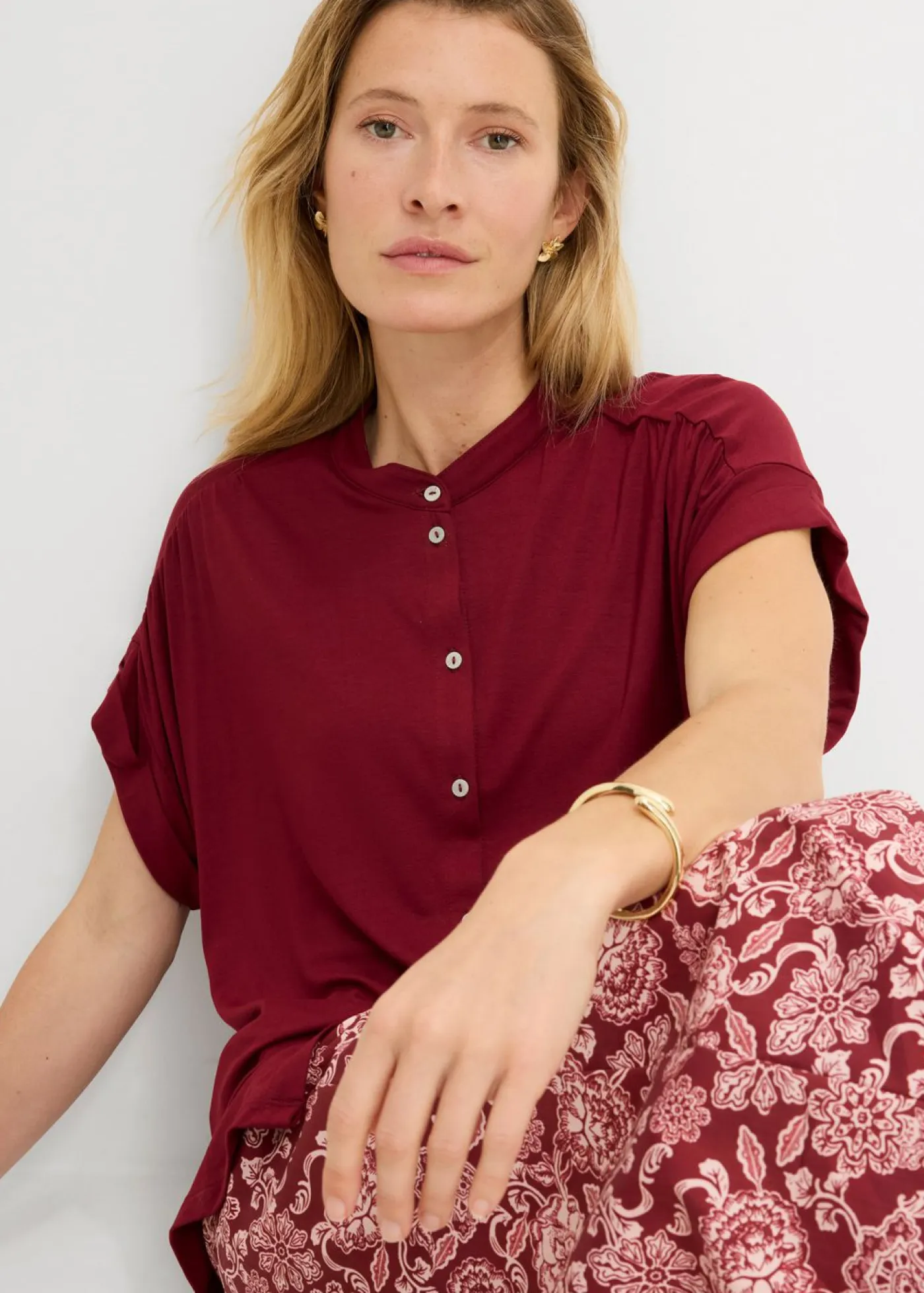 bonprix bonprix Camisetas>Blusa de suave mezcla de viscosa Rojo rubí