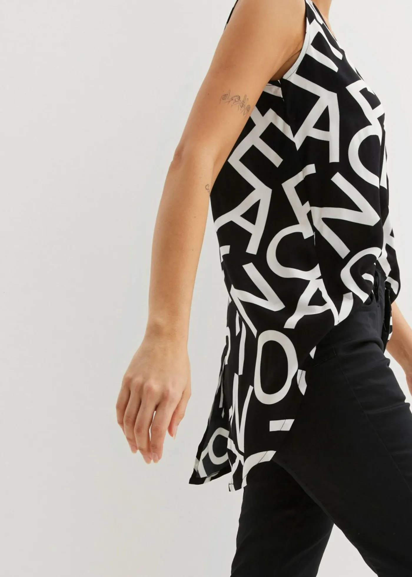 bonprix bonprix Camisas Y Blusas|Camisetas>Blusa de viscosa fluida Blanco-negro