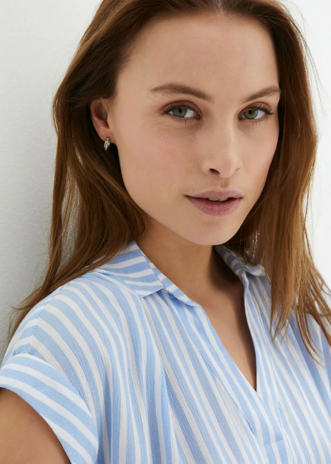 bonprix bonprix Camisas Y Blusas|Novedades>Blusa de viscosa fluida con manga corta Azul perla-blanco con rayas