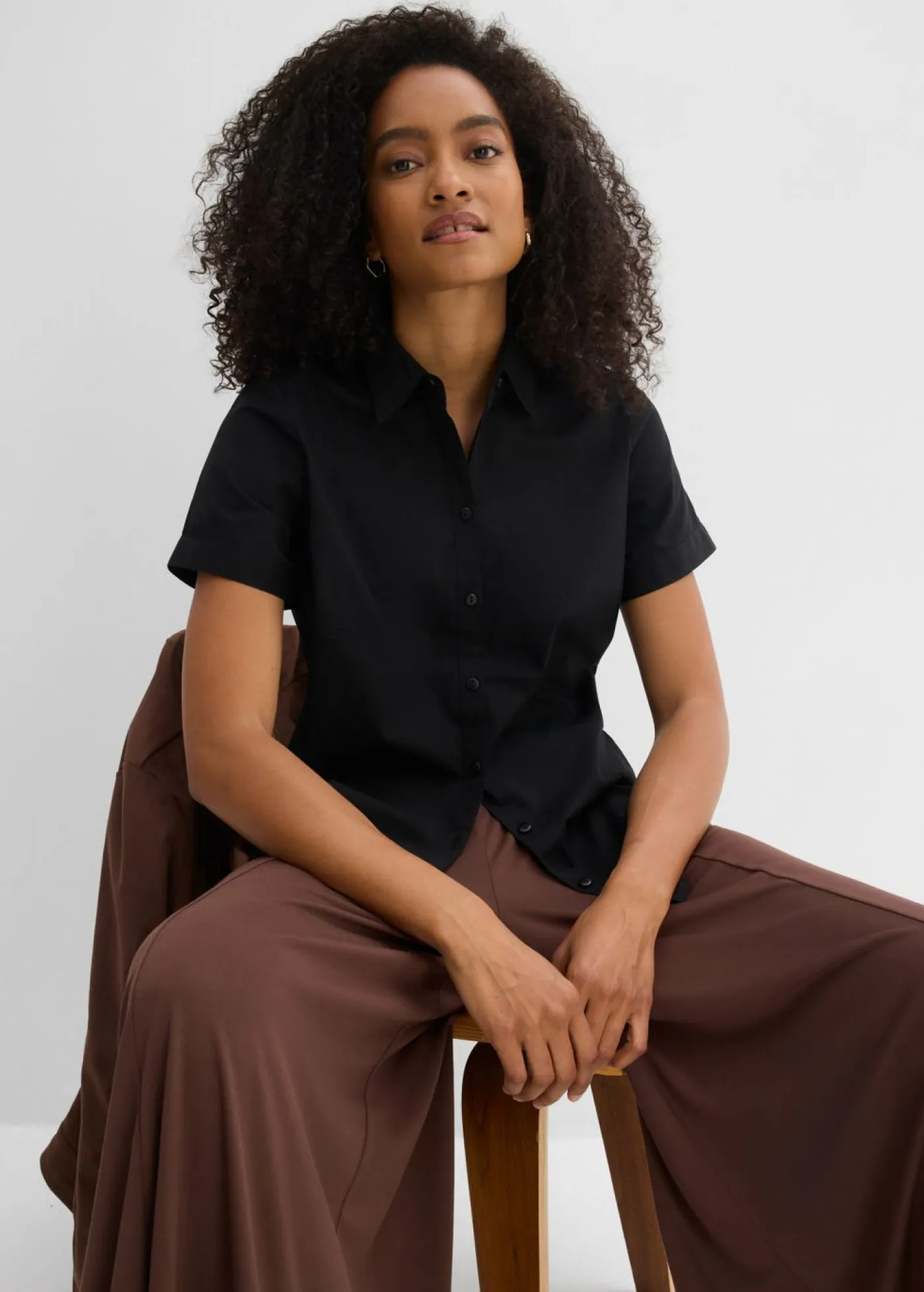 bonprix bonprix Camisas Y Blusas|Novedades>Blusa elástica de manga corta de mezcla de algodón Negro