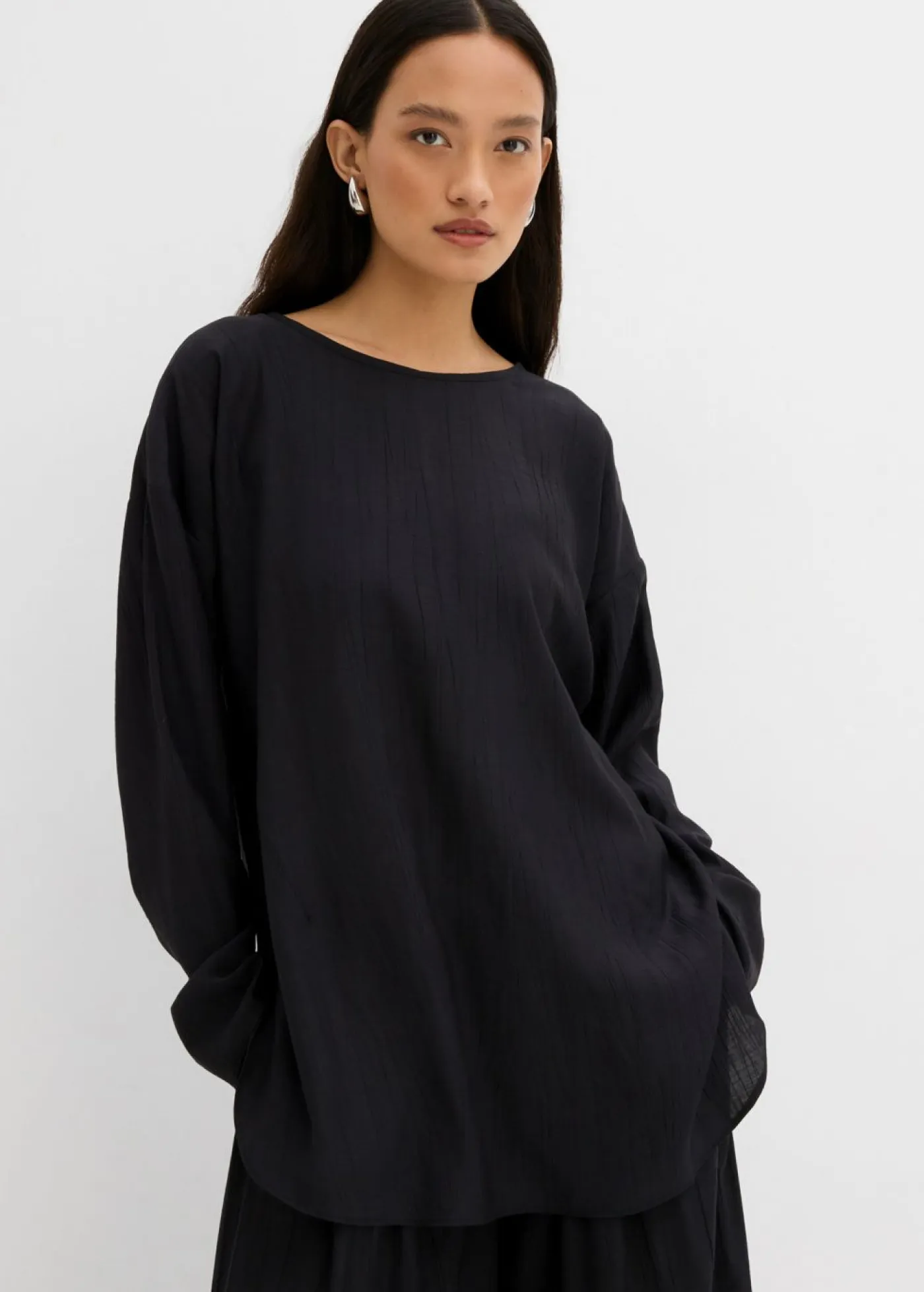 bonprix bonprix Conjuntos De Ropa|Esenciales>Blusa holgada tipo túnica de mezcla de viscosa arrugada con estructura Negro