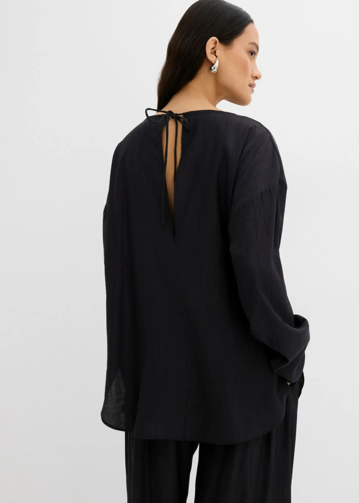 bonprix bonprix Conjuntos De Ropa|Esenciales>Blusa holgada tipo túnica de mezcla de viscosa arrugada con estructura Negro