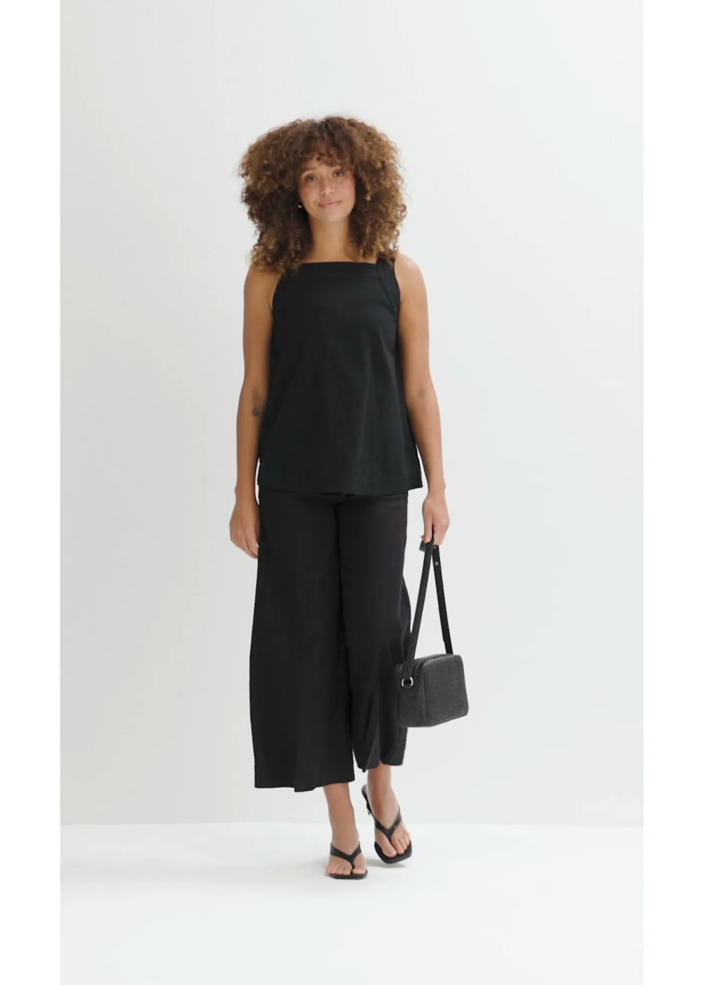 bonprix bonprix Esenciales|Camisas Y Blusas>Blusa sin mangas de mezcla de viscosa con detalle de lazo en la parte trasera Negro