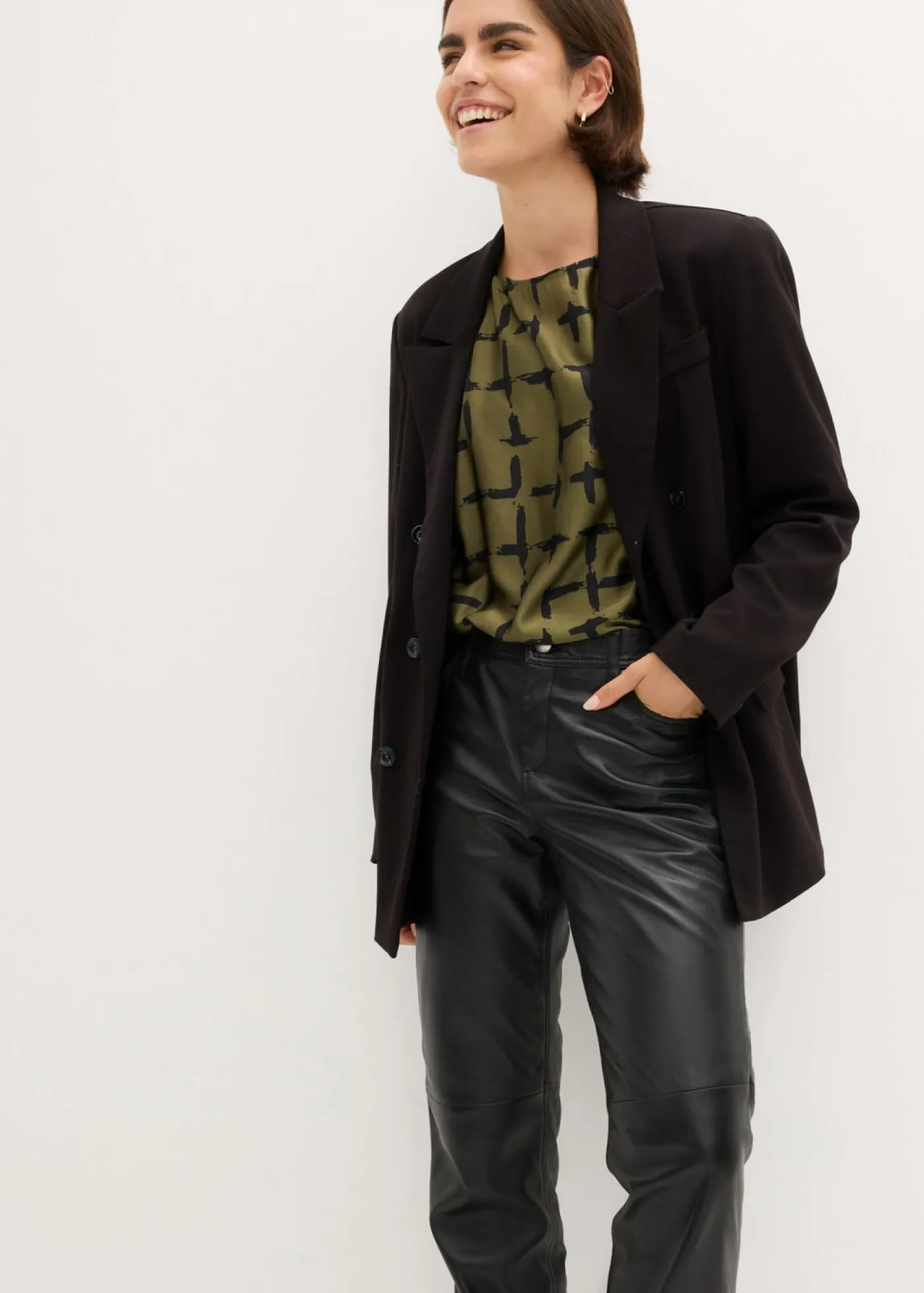 bonprix bonprix Camisas Y Blusas>Blusa tipo túnica con mangas de murciélago Verde oliva oscuro-negro