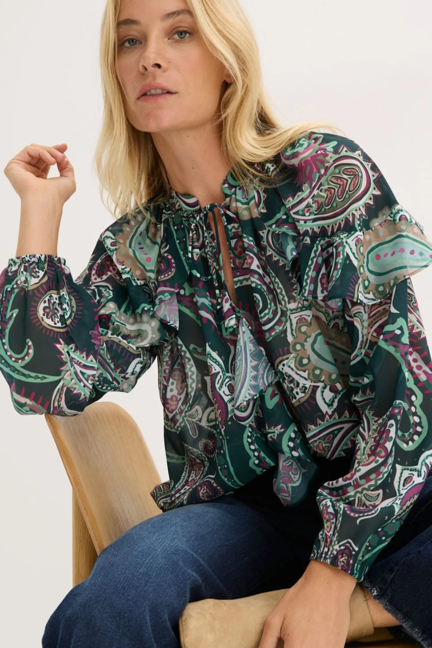 bonprix bonprix Camisas Y Blusas>Blusa tipo túnica con volantes Verde intenso