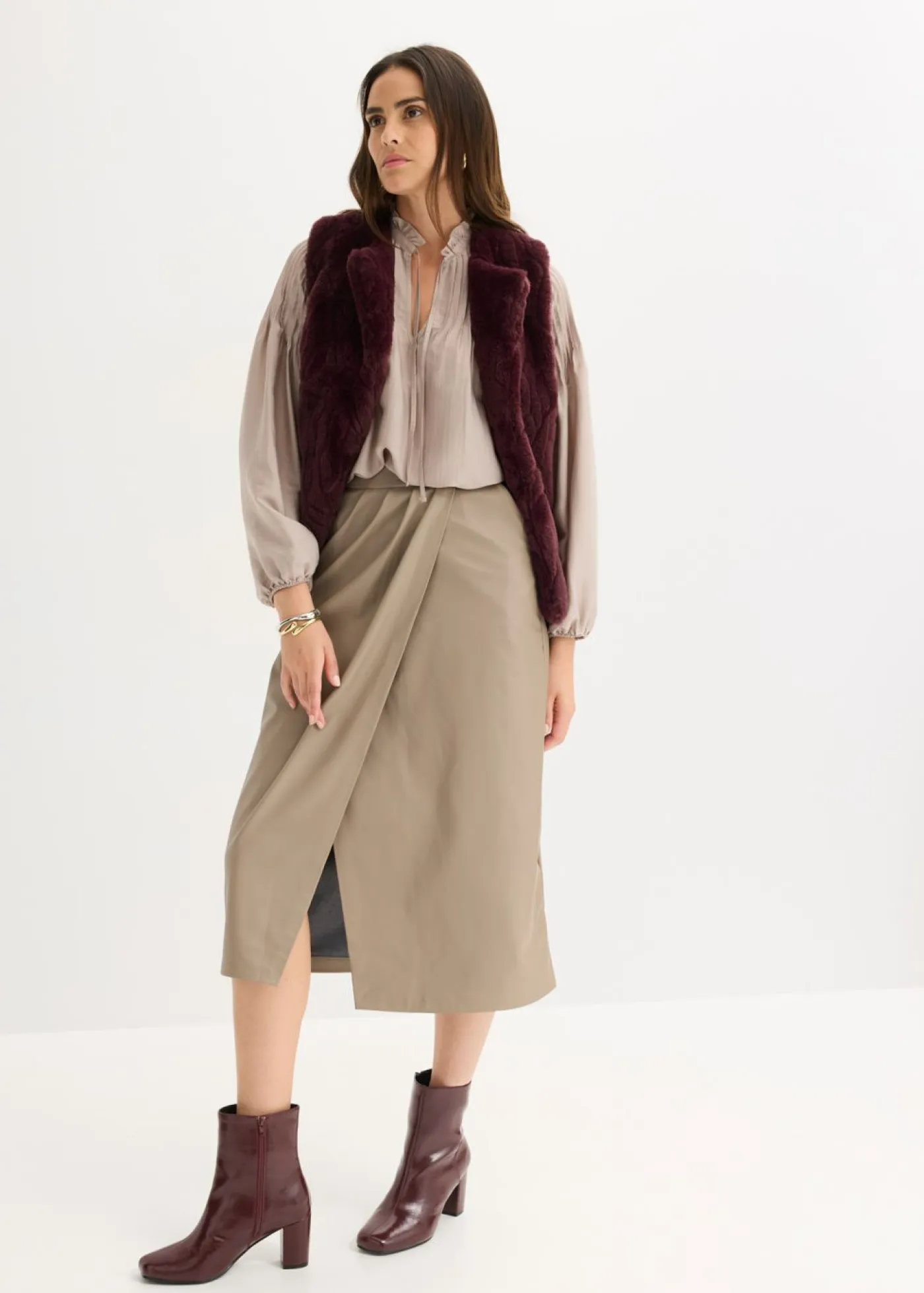 bonprix bonprix Camisas Y Blusas>Blusa tipo túnica de satén brillante con ribetes Piedra