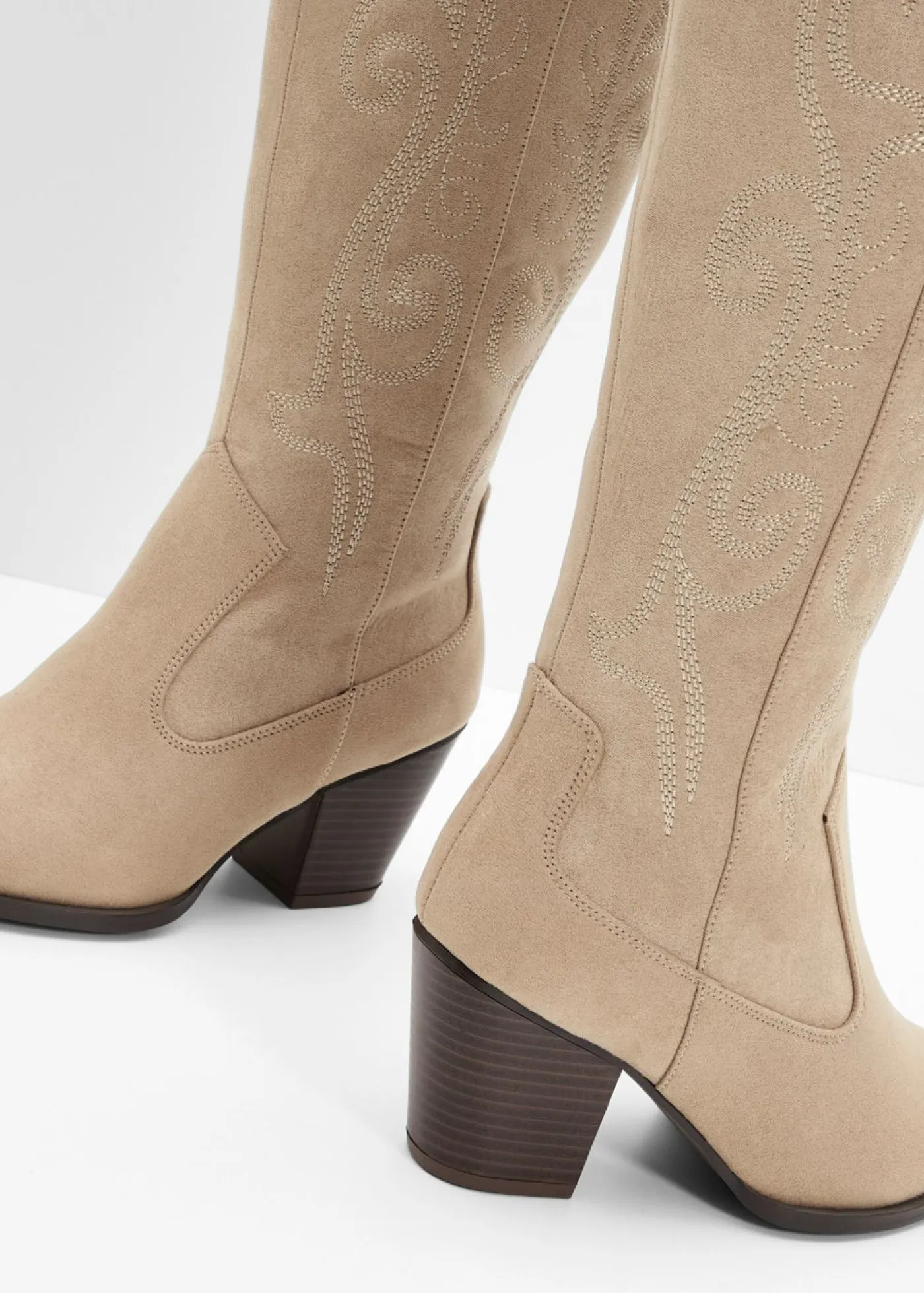 bonprix bonprix Botas>Botas estilo cowboy con bordados Beige