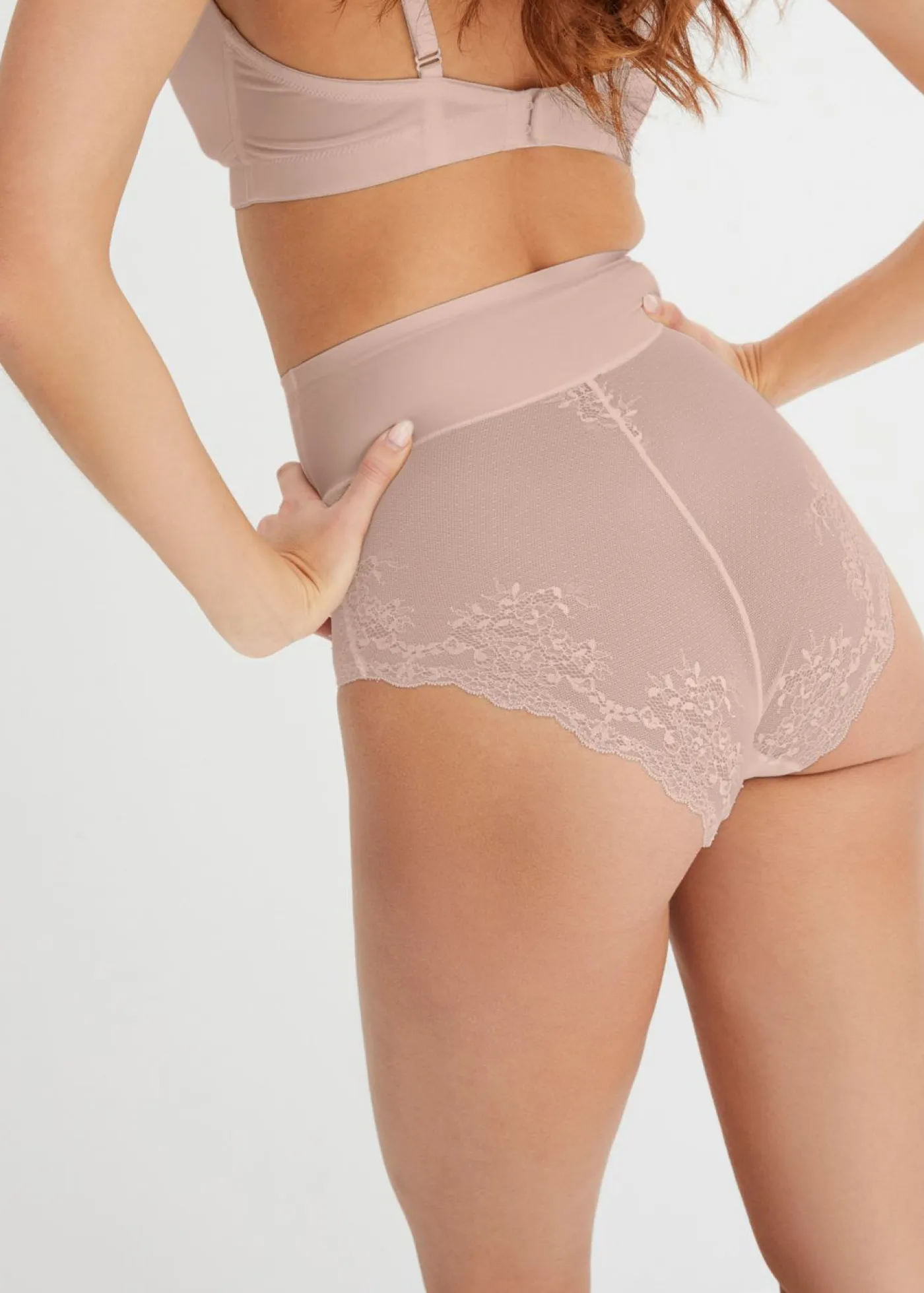 bonprix bonprix Sin Costuras|Ropa Interior Moldeadora>Braga moldeadora con corte láser y efecto moldeador medio (2 unidades) 2 en beige mate