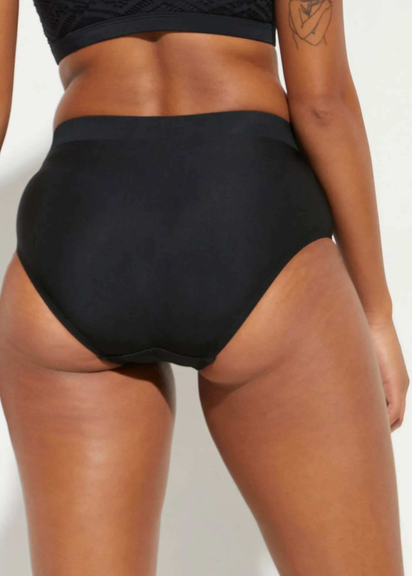 bonprix bonprix Conjuntos De Traje De Baño|Vestidos Moldeadores>Braguita de bikini de tiro alto con ligero efecto moldeador Negro