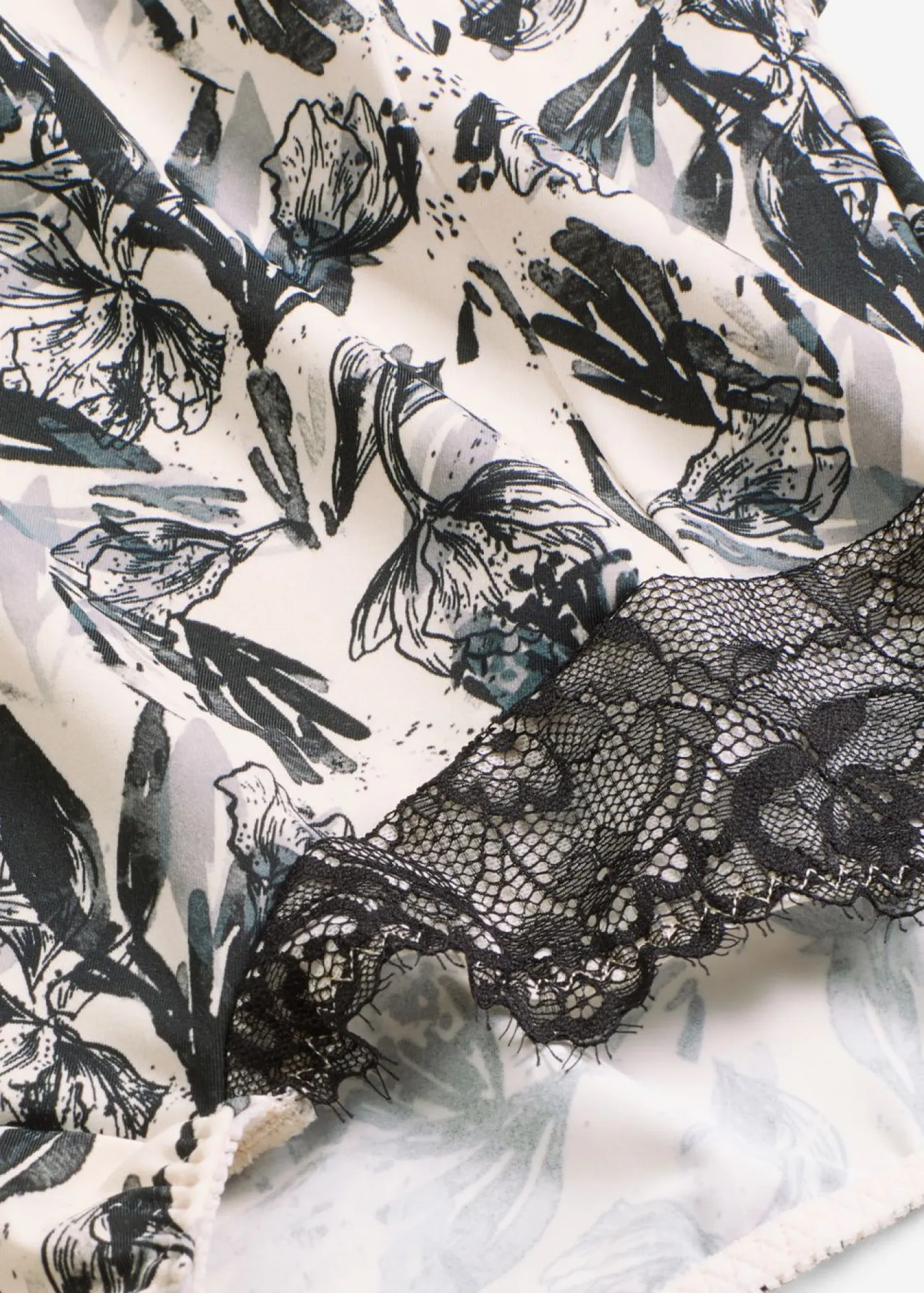 bonprix bonprix Ropa Interior Moldeadora|Bragas>Braguita de talle alto con encaje y efecto moldeador medio Negro-Beige natural