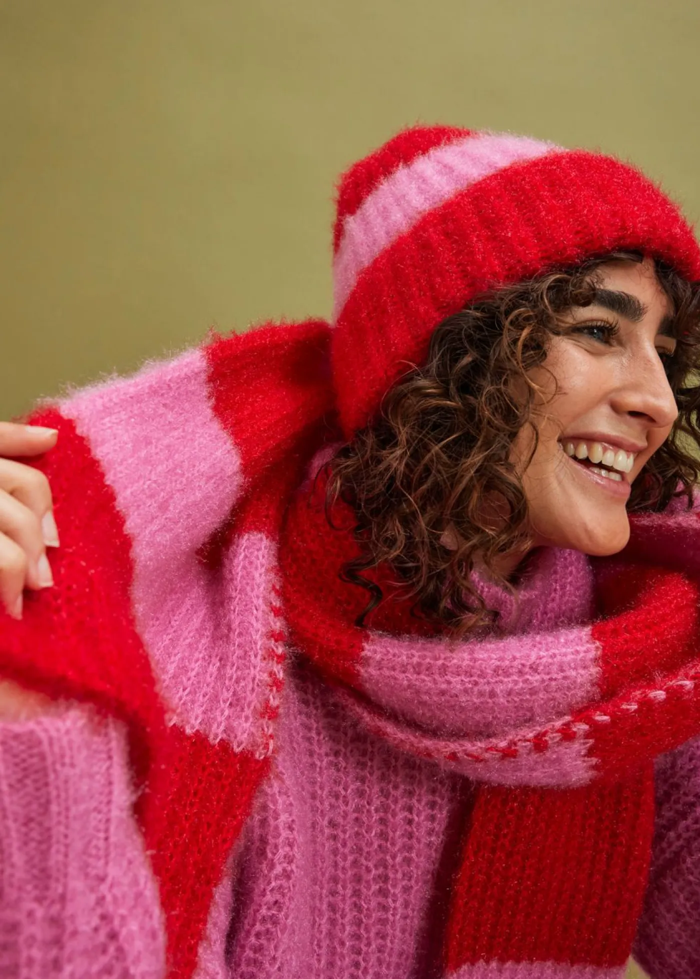 bonprix bonprix Gorras Y Sombreros|Bufandas Y Pañuelos>Bufanda y gorro (2 piezas) rojo salsa-rosa fucsia con rayas