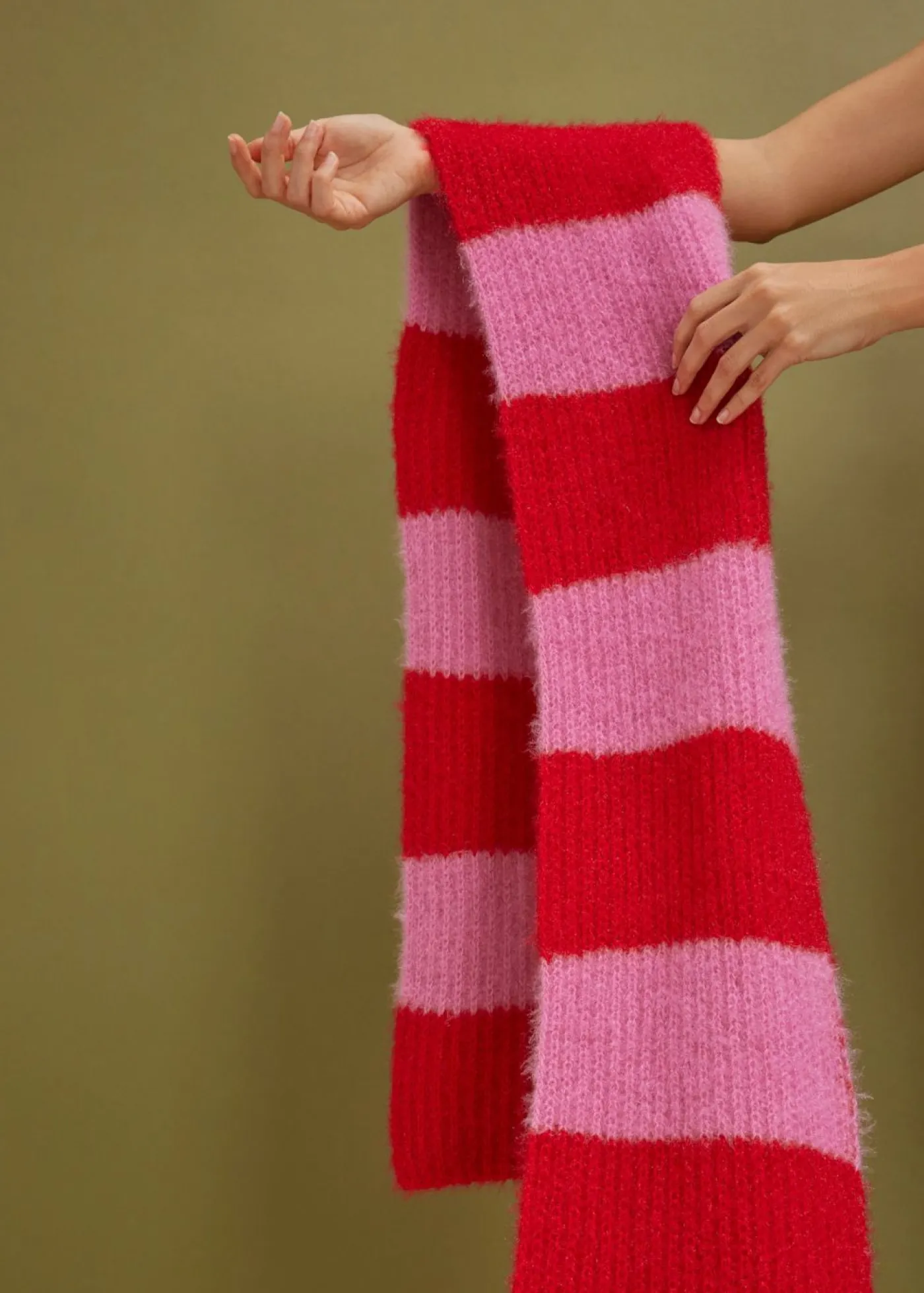 bonprix bonprix Gorras Y Sombreros|Bufandas Y Pañuelos>Bufanda y gorro (2 piezas) rojo salsa-rosa fucsia con rayas