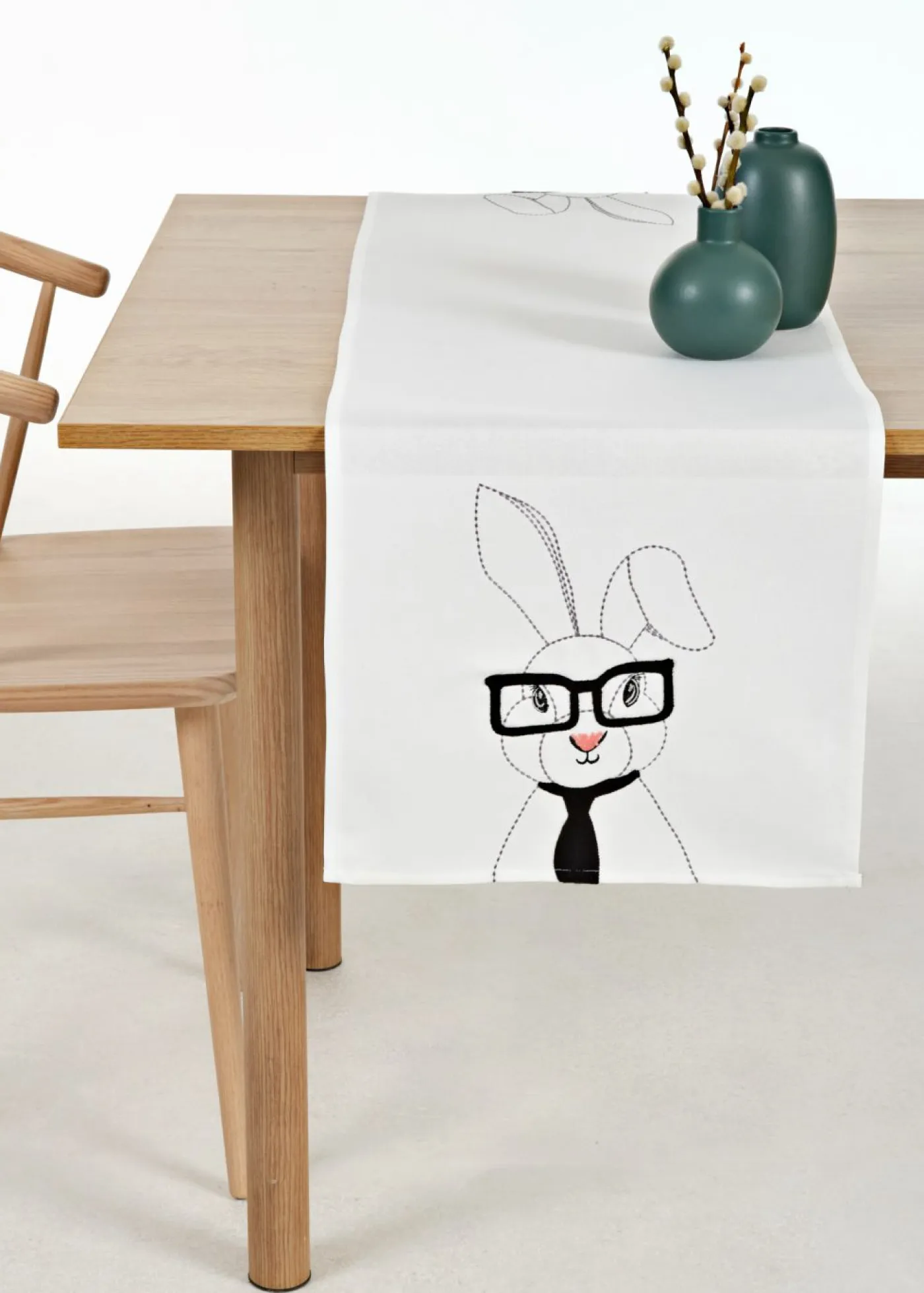 bonprix bonprix Camino de mesa con bordado de conejitos