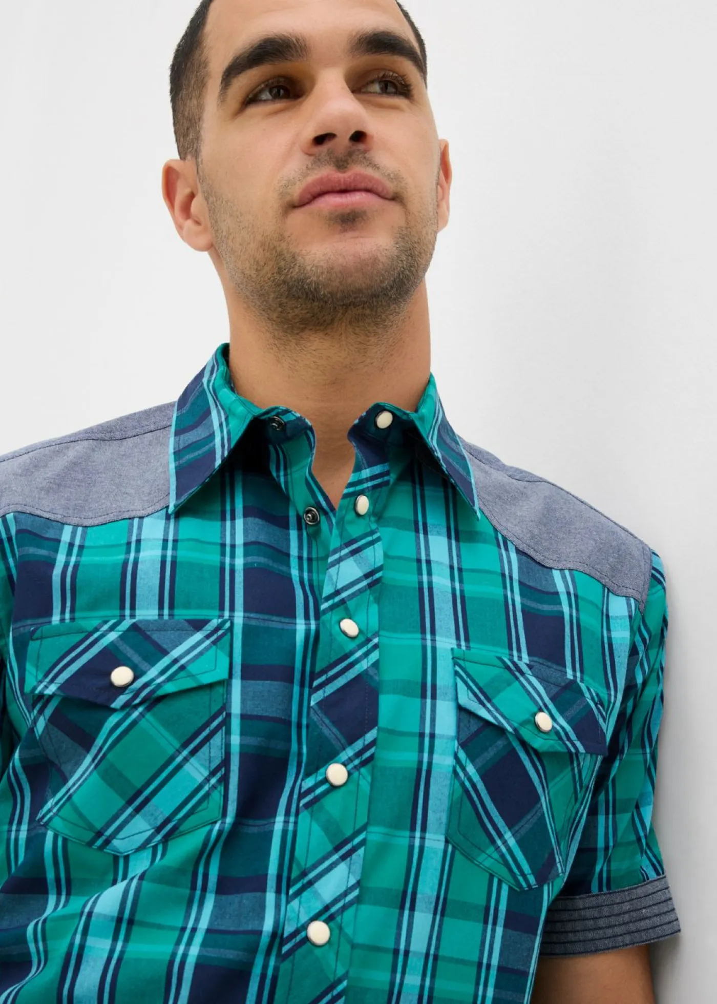 Hombre bonprix bonprix Camisa de manga corta con ribete vaquero