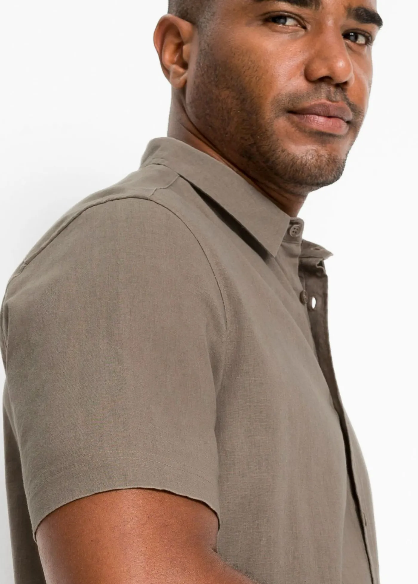 Hombre bonprix bonprix Camisa de manga corta de mezcla de lino vaporosa